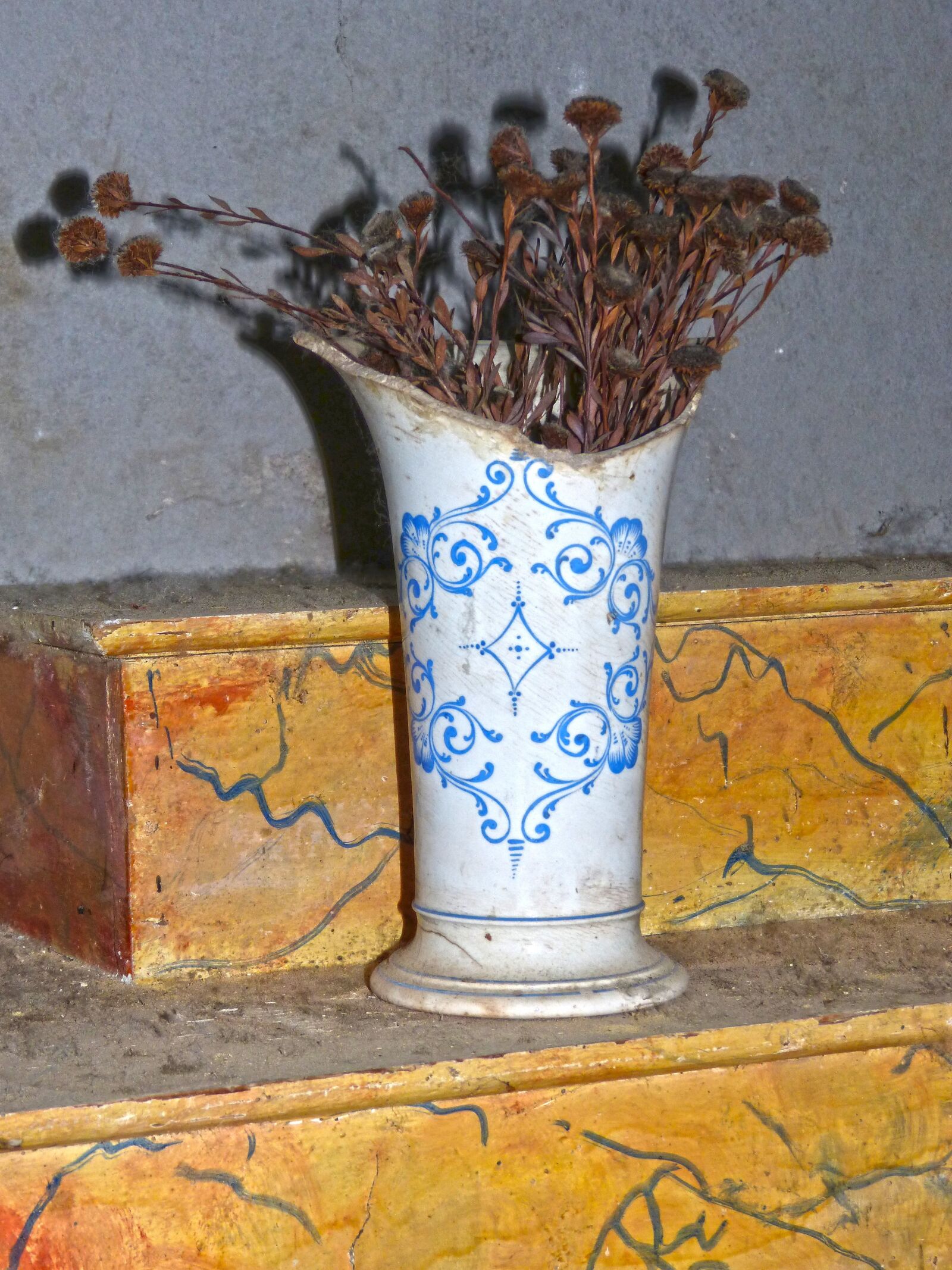 Panasonic DMC-FZ62 sample photo. Altar, vase, porcelain photography