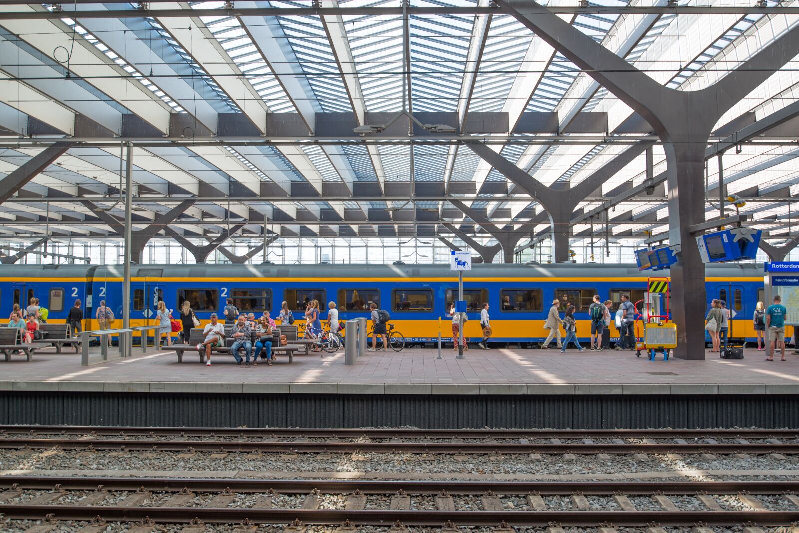 Nikon D610 sample photo. Train, station, rotterdam photography
