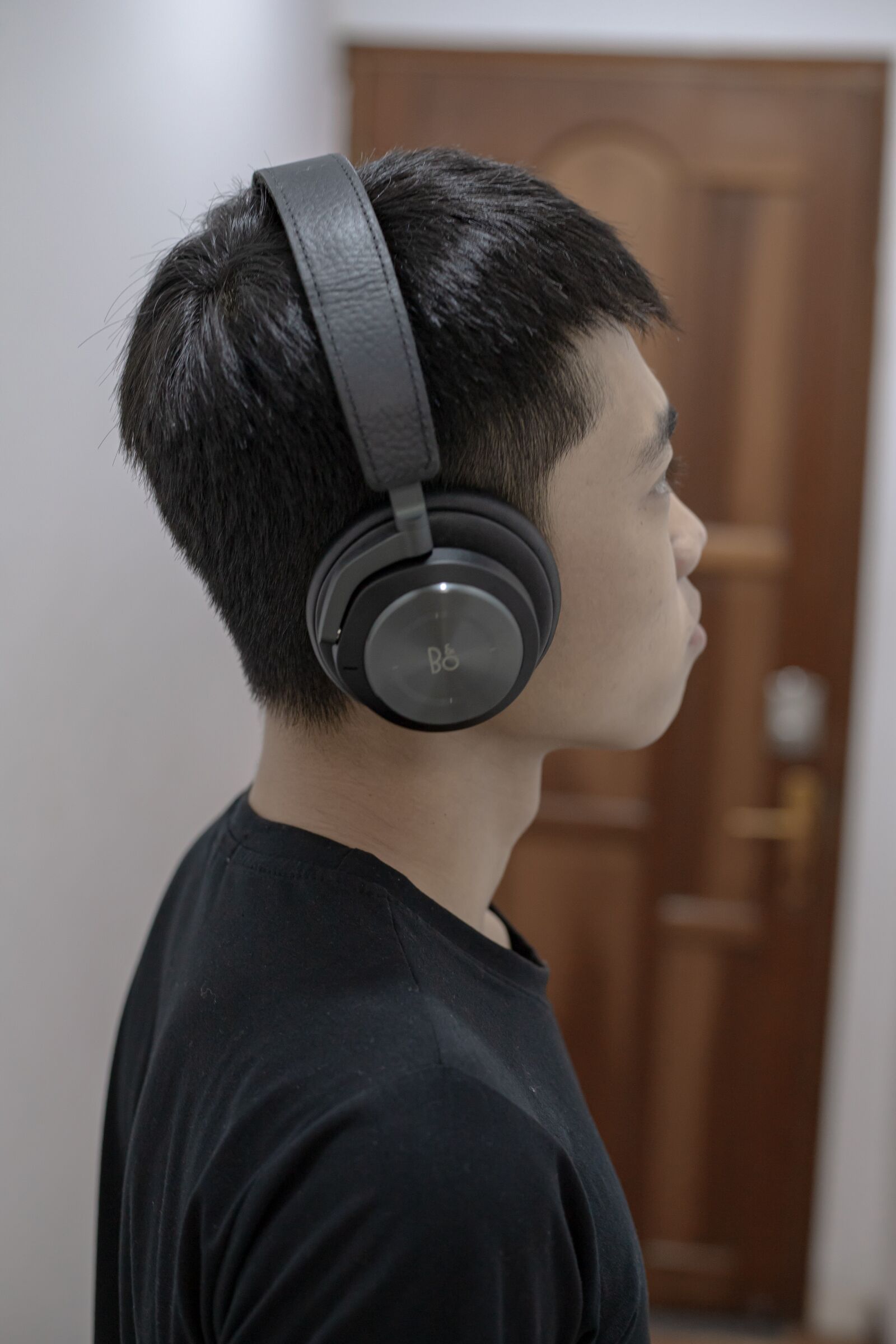 Canon EOS 6D Mark II + Canon EF 50mm F1.8 STM sample photo. Headphone, music, men photography