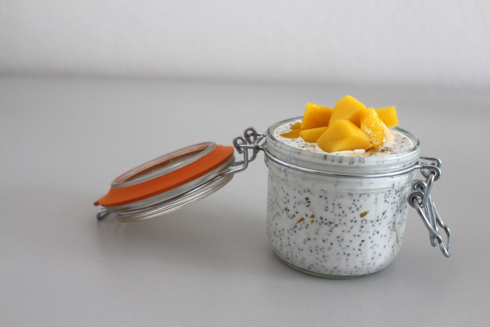 Canon EOS 700D (EOS Rebel T5i / EOS Kiss X7i) sample photo. Chia, chia seeds, healthy photography