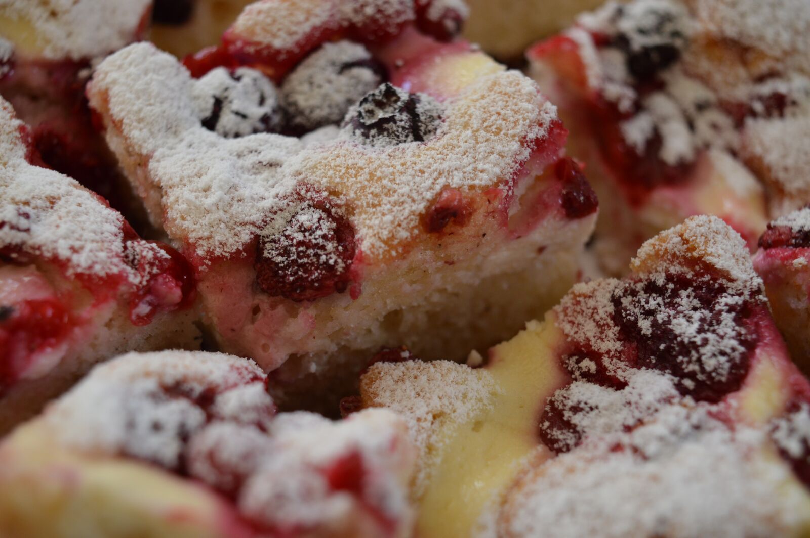 Nikon D3200 sample photo. Pastry, dessert, fruit cake photography