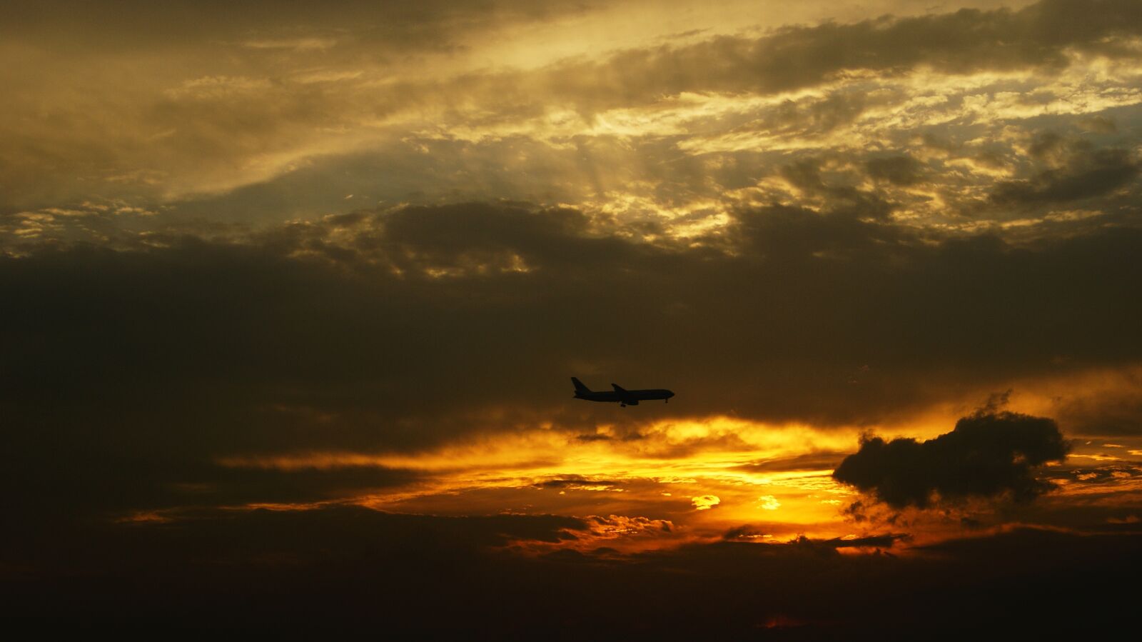 Sony Alpha DSLR-A200 sample photo. Sunset, choi, aircraft photography