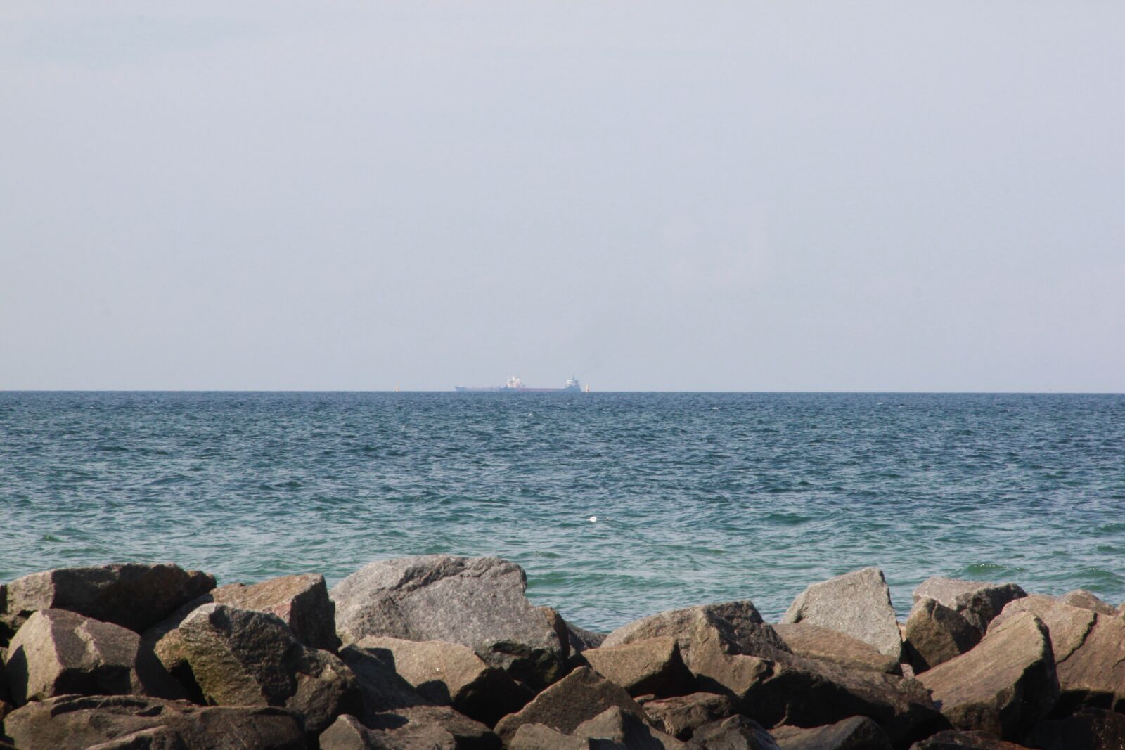 Canon EOS 500D (EOS Rebel T1i / EOS Kiss X3) sample photo. Sea, stones, coast photography
