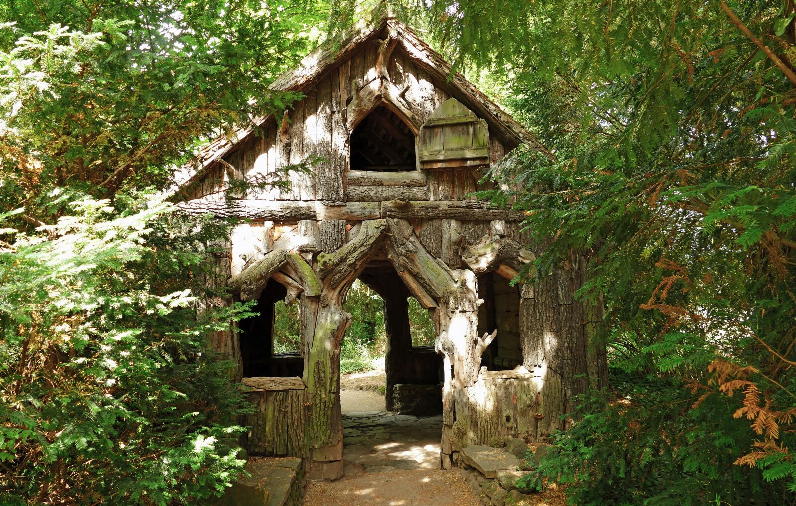 Panasonic Lumix DMC-FZ1000 sample photo. Block house, witch's house photography