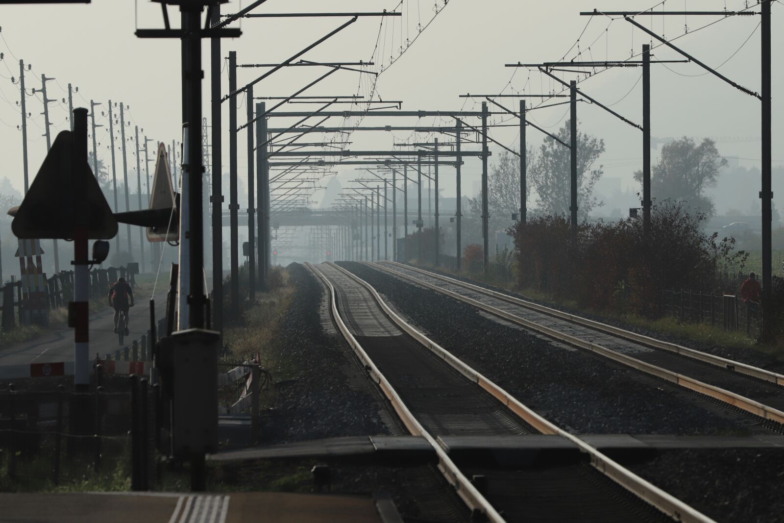 Canon EF 70-200mm F2.8L IS II USM sample photo. Rails, fog, railway photography