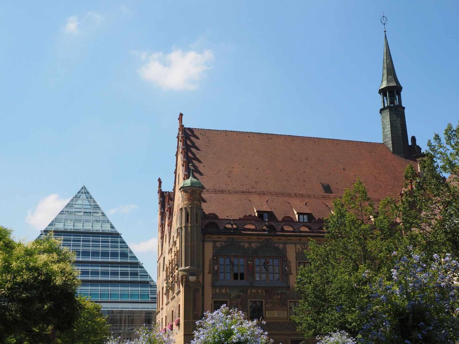 Olympus OM-D E-M1 + Olympus M.Zuiko Digital ED 12-40mm F2.8 Pro sample photo. Ulm, downtown, town hall photography