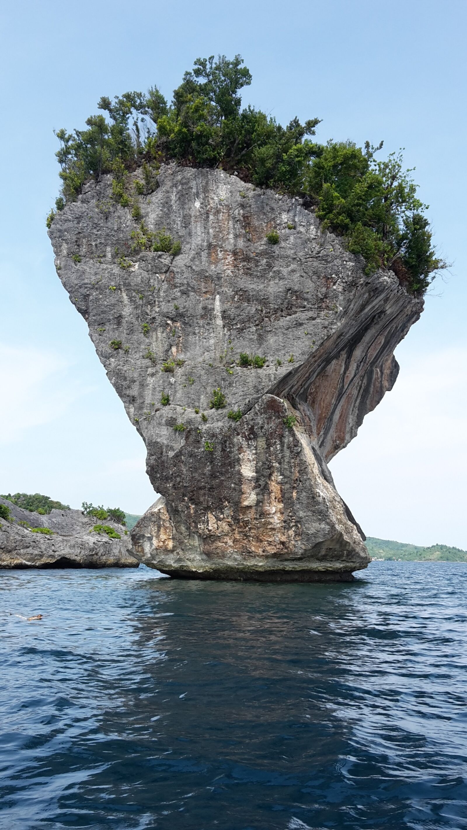 Samsung Galaxy S5 Mini sample photo. Rock, sea, island photography