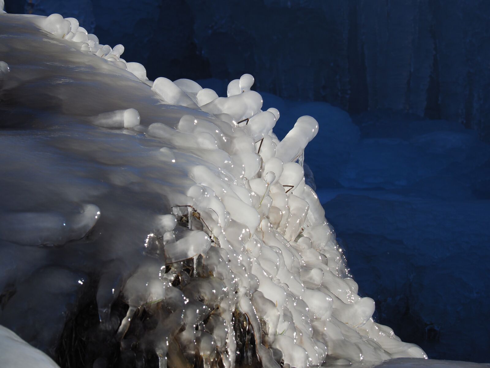 Olympus M.Zuiko Digital ED 12-100mm F4.0 IS Pro sample photo. Ice formation, ice, frozen photography