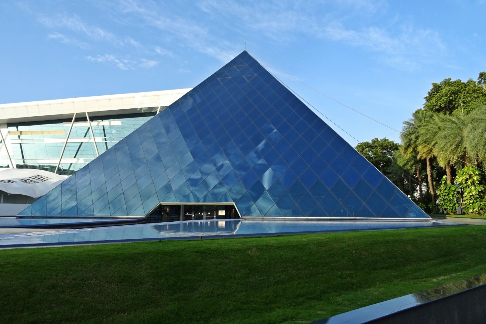 Sony DSC-HX60V sample photo. Building, architecture, pyramid photography