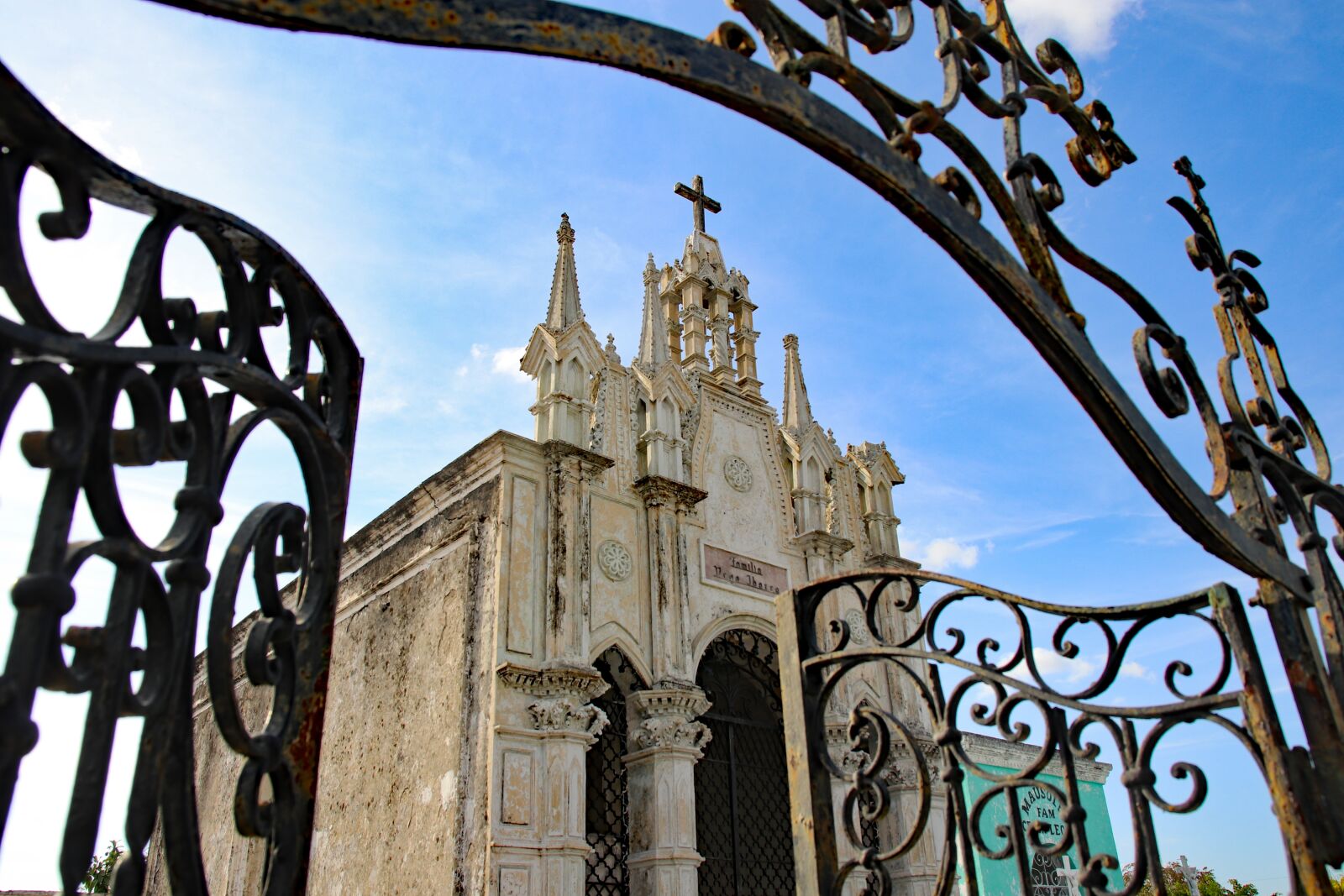 Canon EOS 80D sample photo. Mexico, cemetery, cross photography