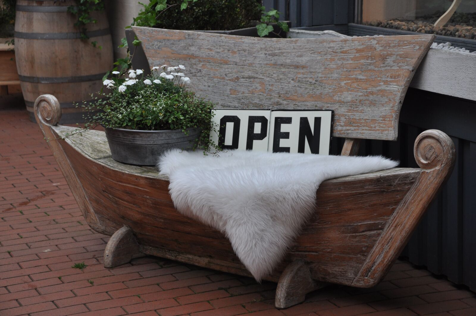 Nikon D90 sample photo. Bank, deco, wooden boat photography