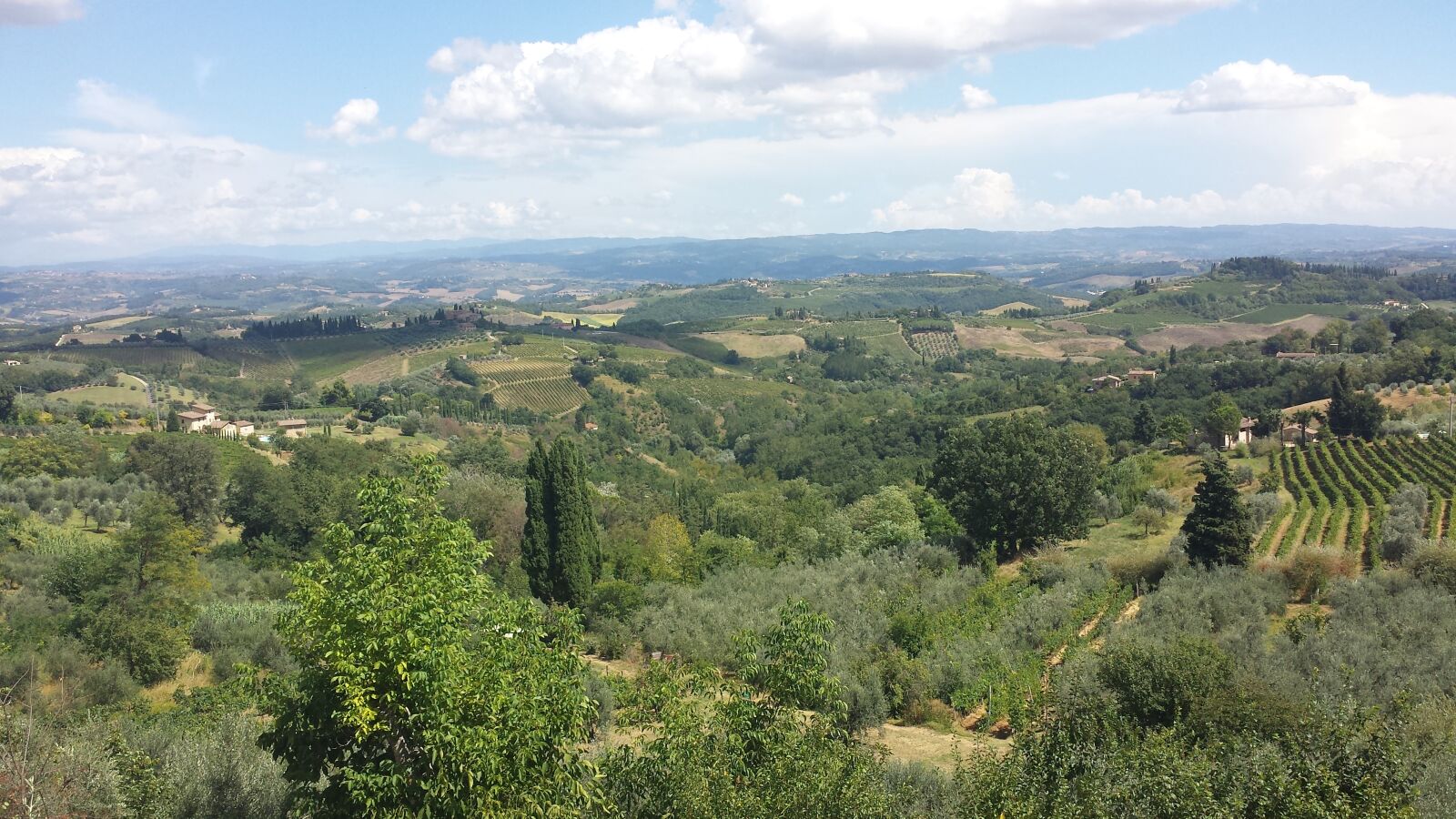 Samsung Galaxy S4 sample photo. Saint gimignano, campaign, green photography