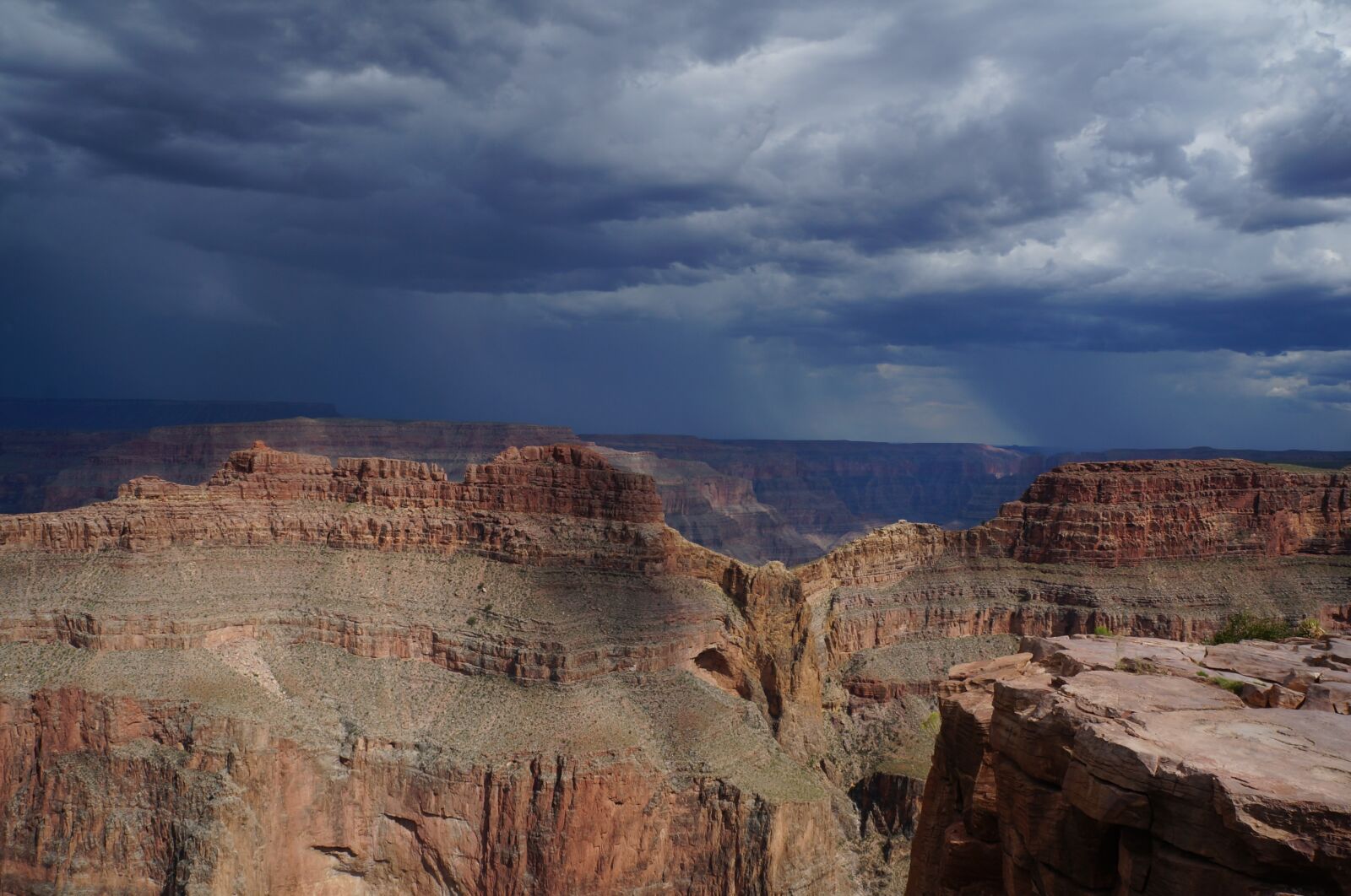Sony Alpha NEX-5R + Sony E 18-55mm F3.5-5.6 OSS sample photo. Las vegas, grand canyon photography