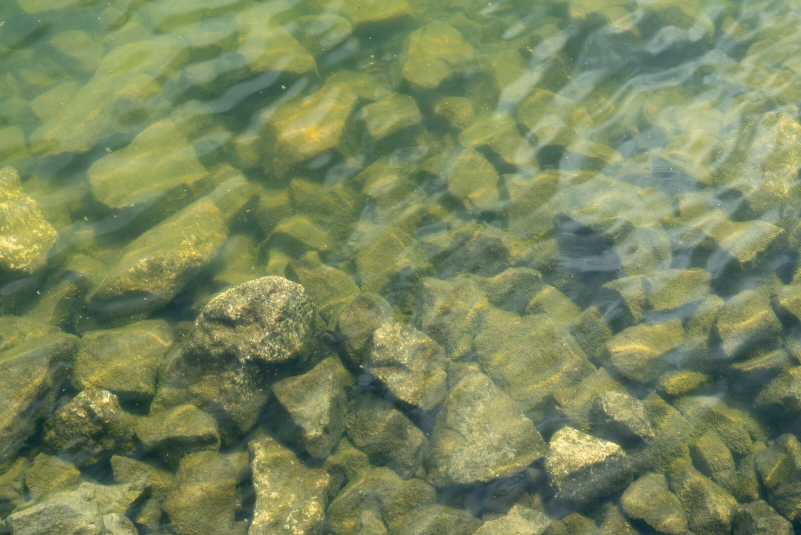 Sony FE 28-70mm F3.5-5.6 OSS sample photo. Rocks, water, lake photography