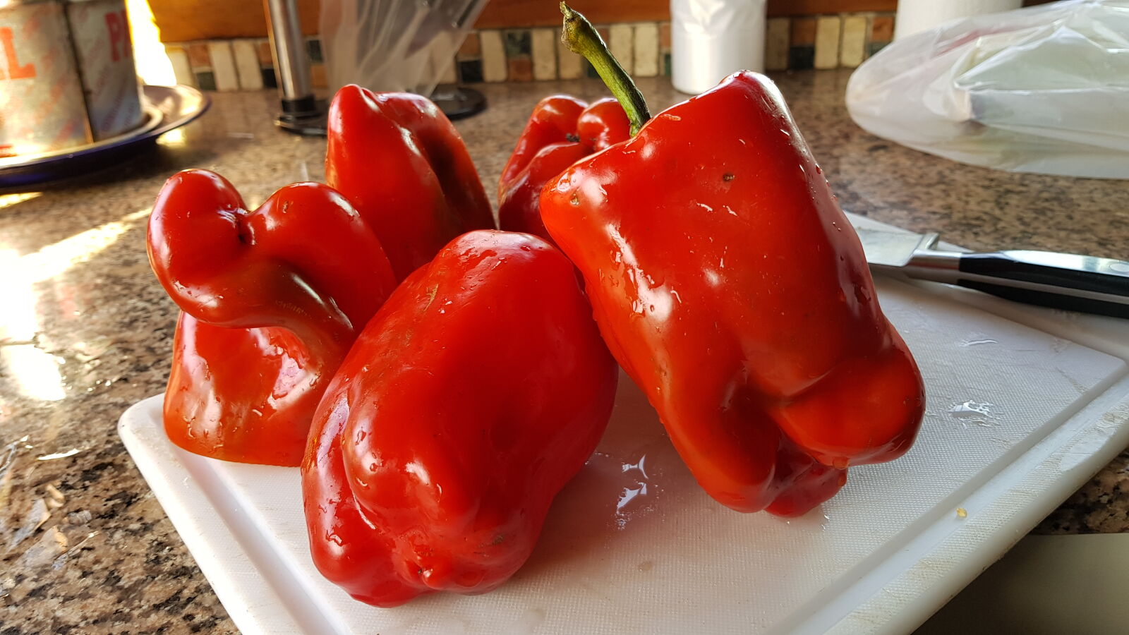 Samsung Galaxy S8+ sample photo. Peppers, red photography
