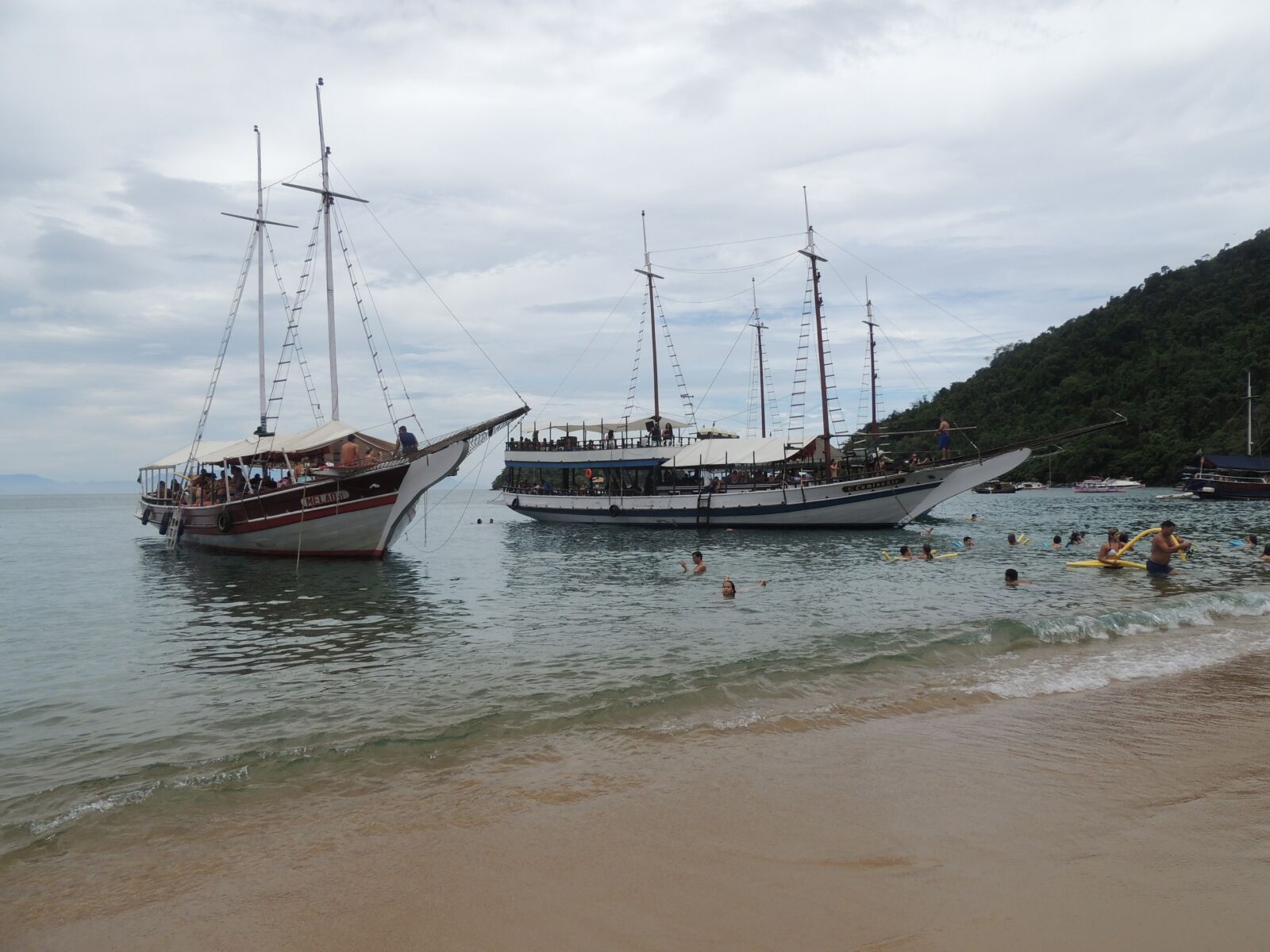 Nikon Coolpix P510 sample photo. Vessels, schooners, beach photography