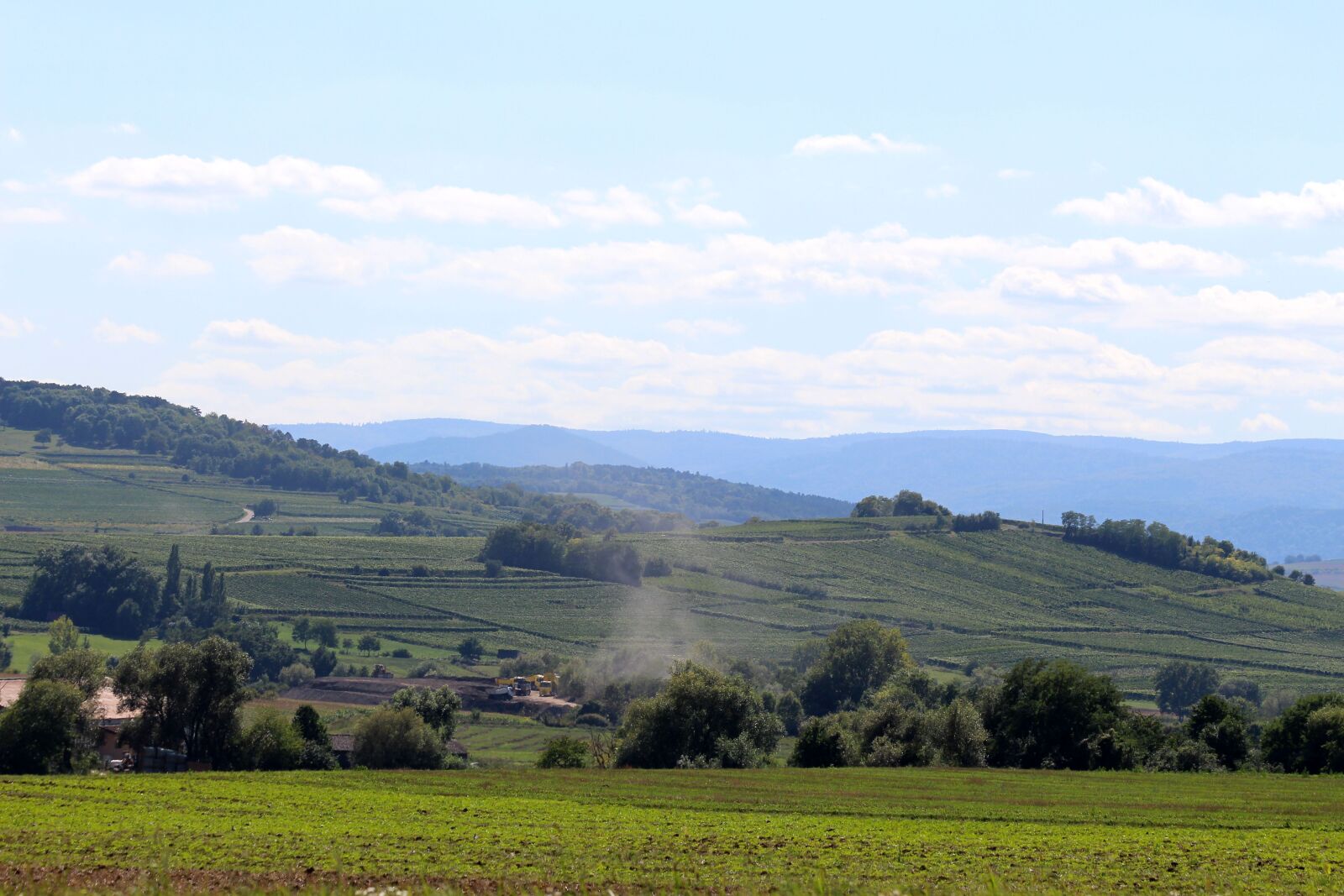 Canon EOS 700D (EOS Rebel T5i / EOS Kiss X7i) + Canon EF 70-300mm F4-5.6 IS USM sample photo. Alsace, landscape, fields photography