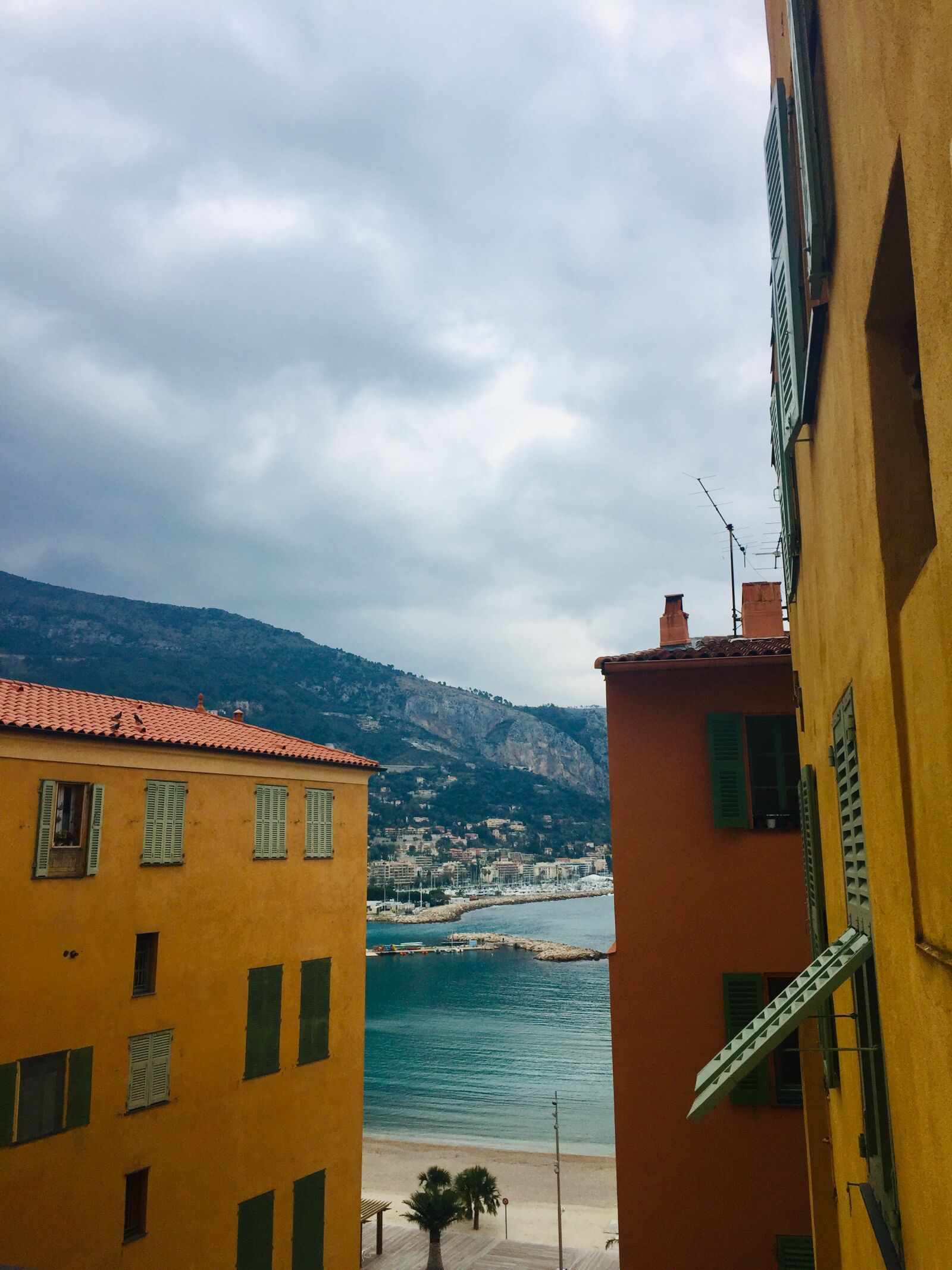 iPhone 6 back camera 4.15mm f/2.2 sample photo. Sky, clouds, water photography