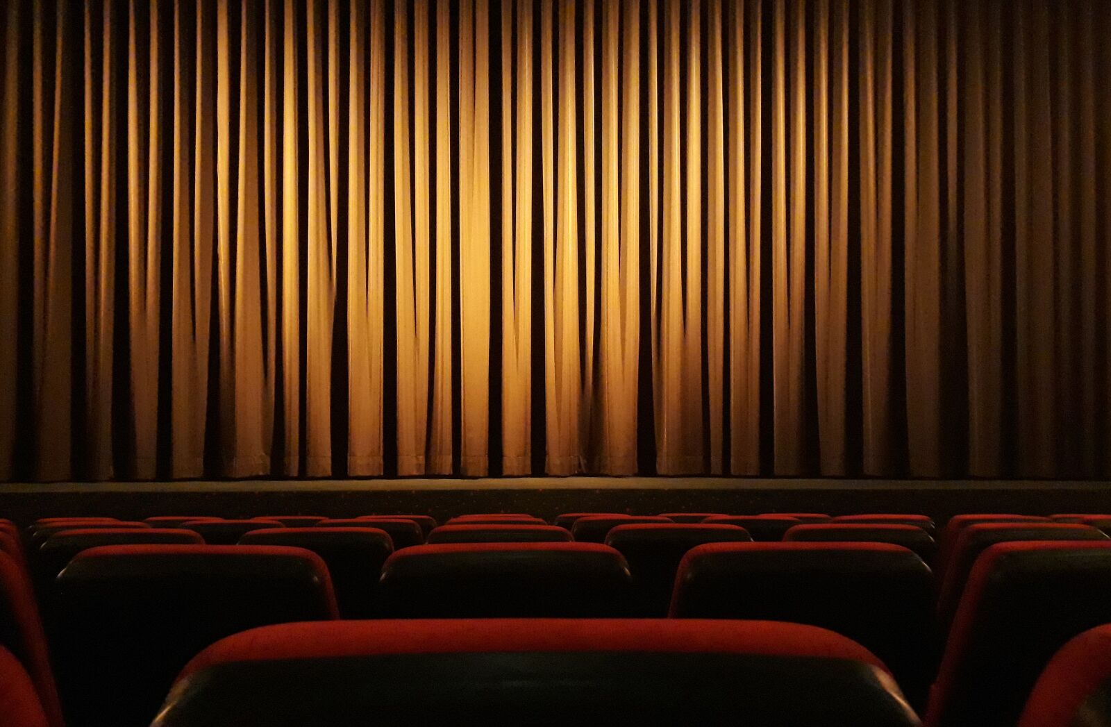 Samsung Galaxy A3(2017) sample photo. Cinema, curtain, theater photography