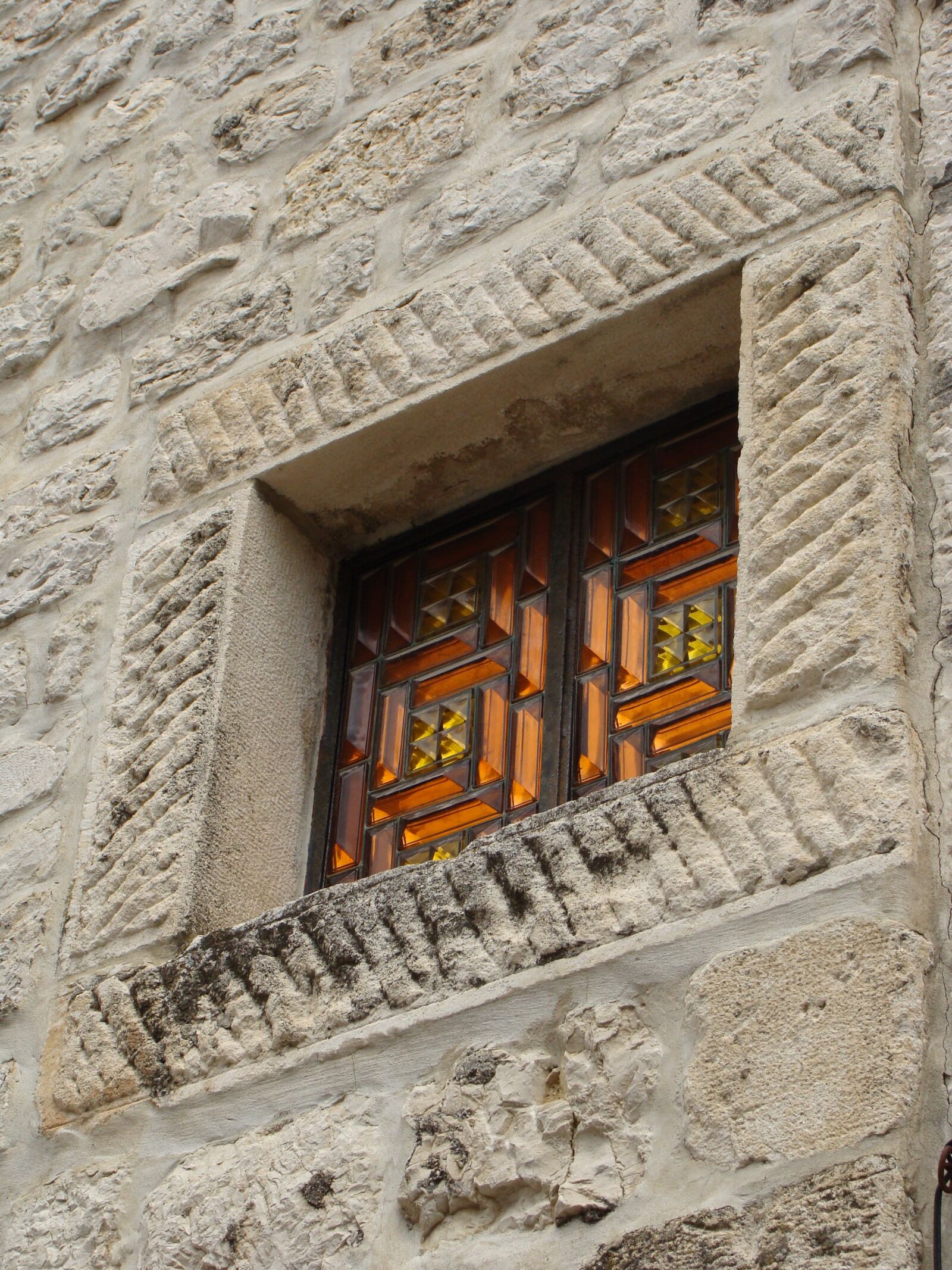 Sony Cyber-shot DSC-H10 sample photo. Window, glass, colourful photography