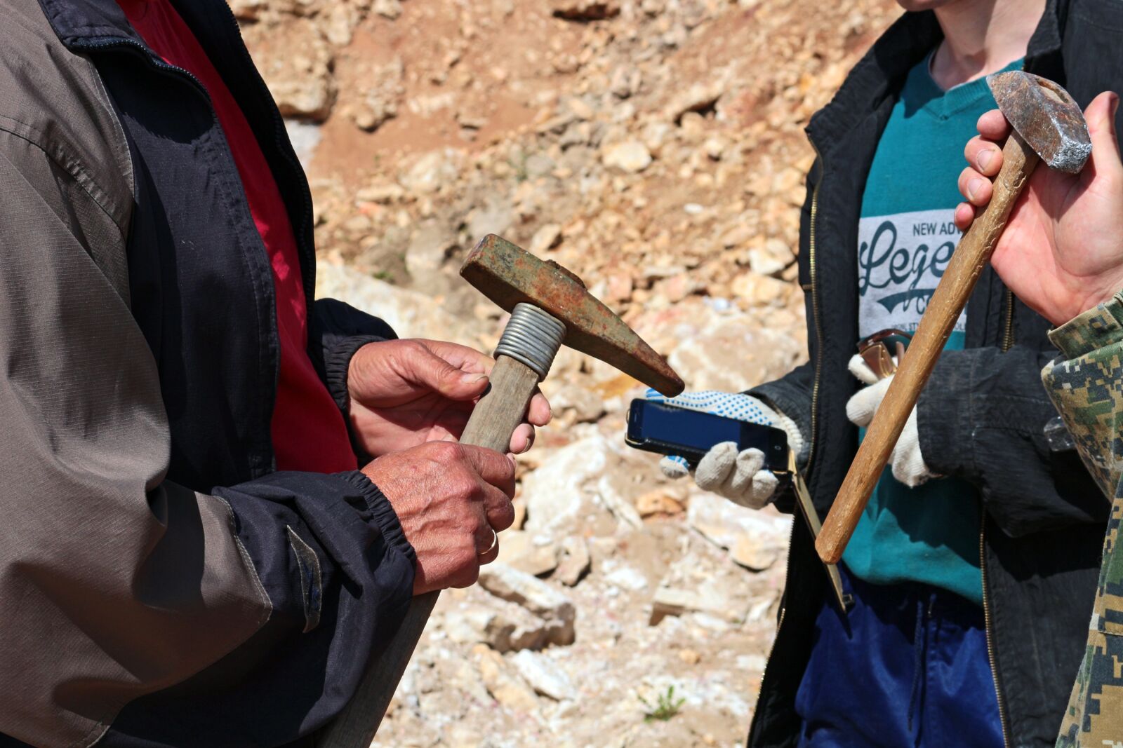Canon EOS 100D (EOS Rebel SL1 / EOS Kiss X7) sample photo. Quarry, hammers, geology photography