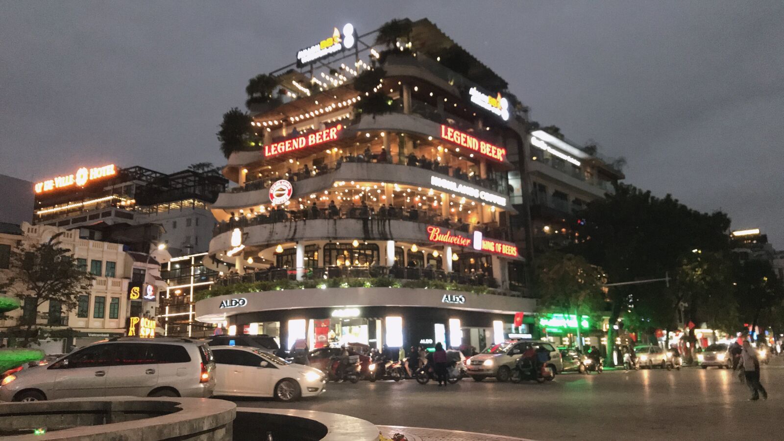 Apple iPhone 7 Plus sample photo. Hanoi, car, city photography