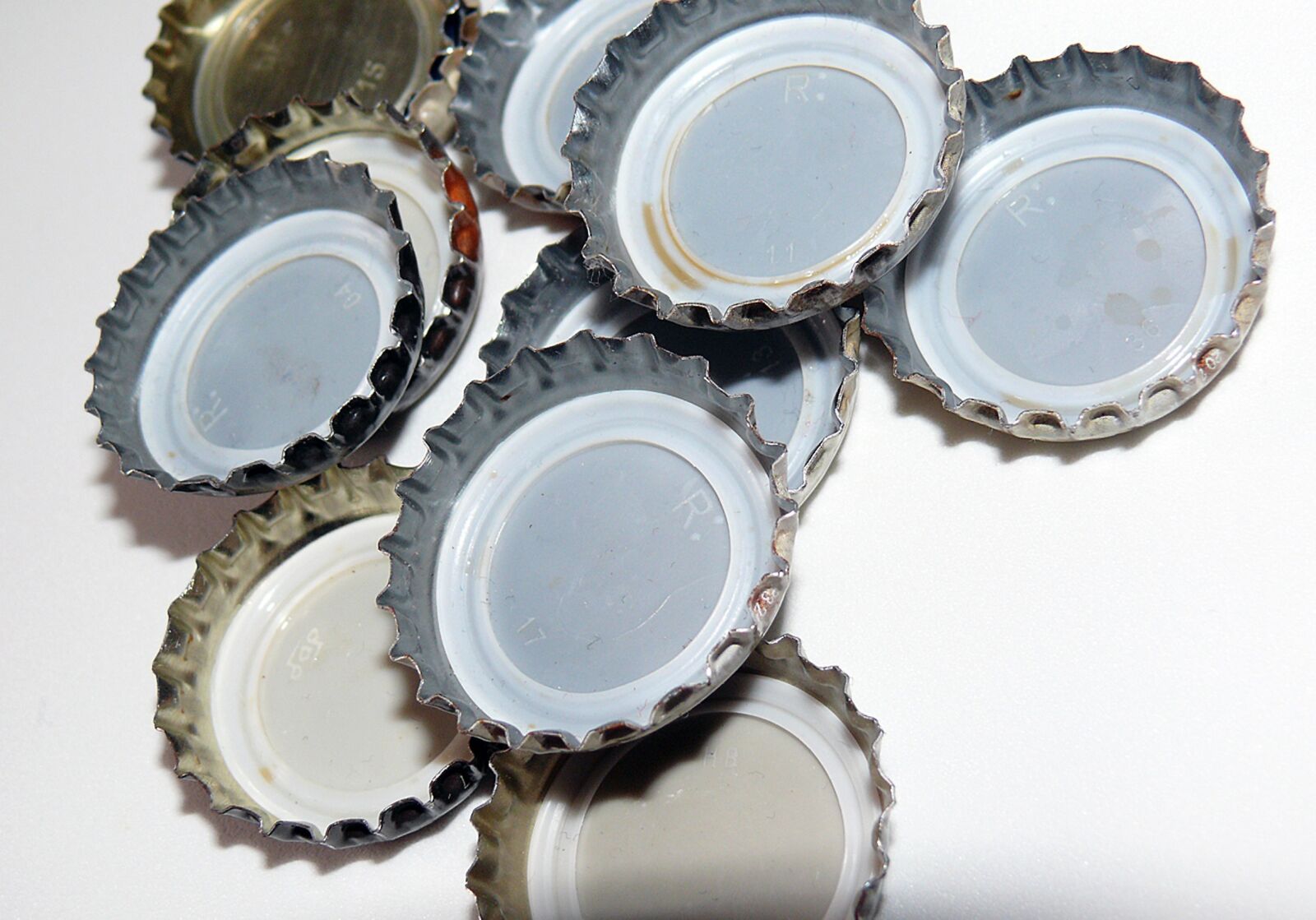 Leica V-LUX 1 sample photo. Bottle caps, bottle closure photography
