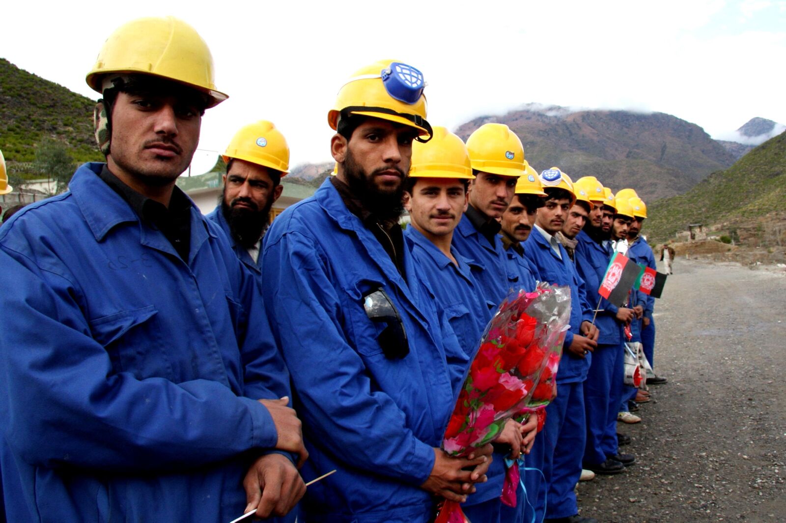 Canon EOS 40D sample photo. Graduates, kunar, construction, center photography