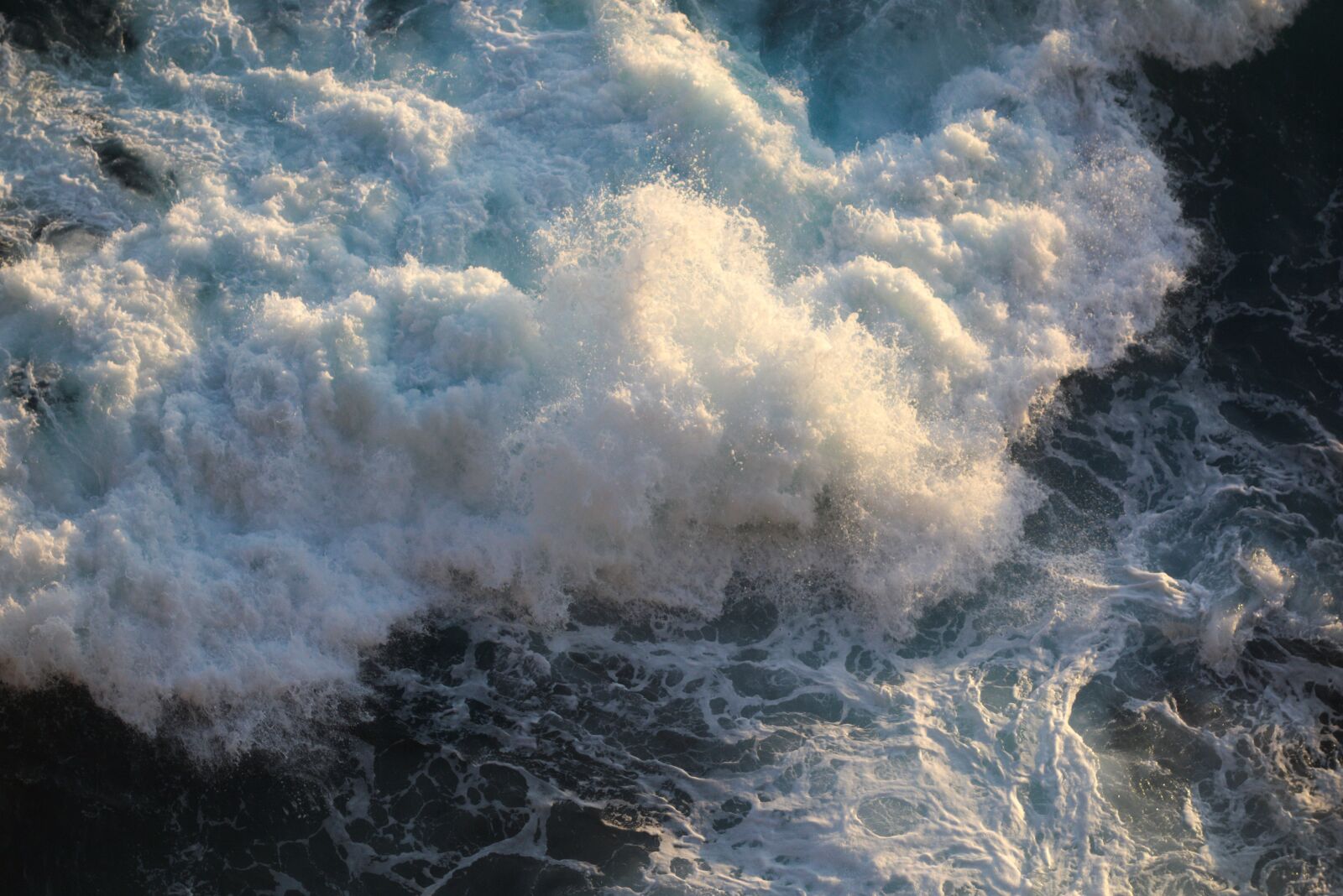 Sony Cyber-shot DSC-RX100 sample photo. Onda, sea, water photography