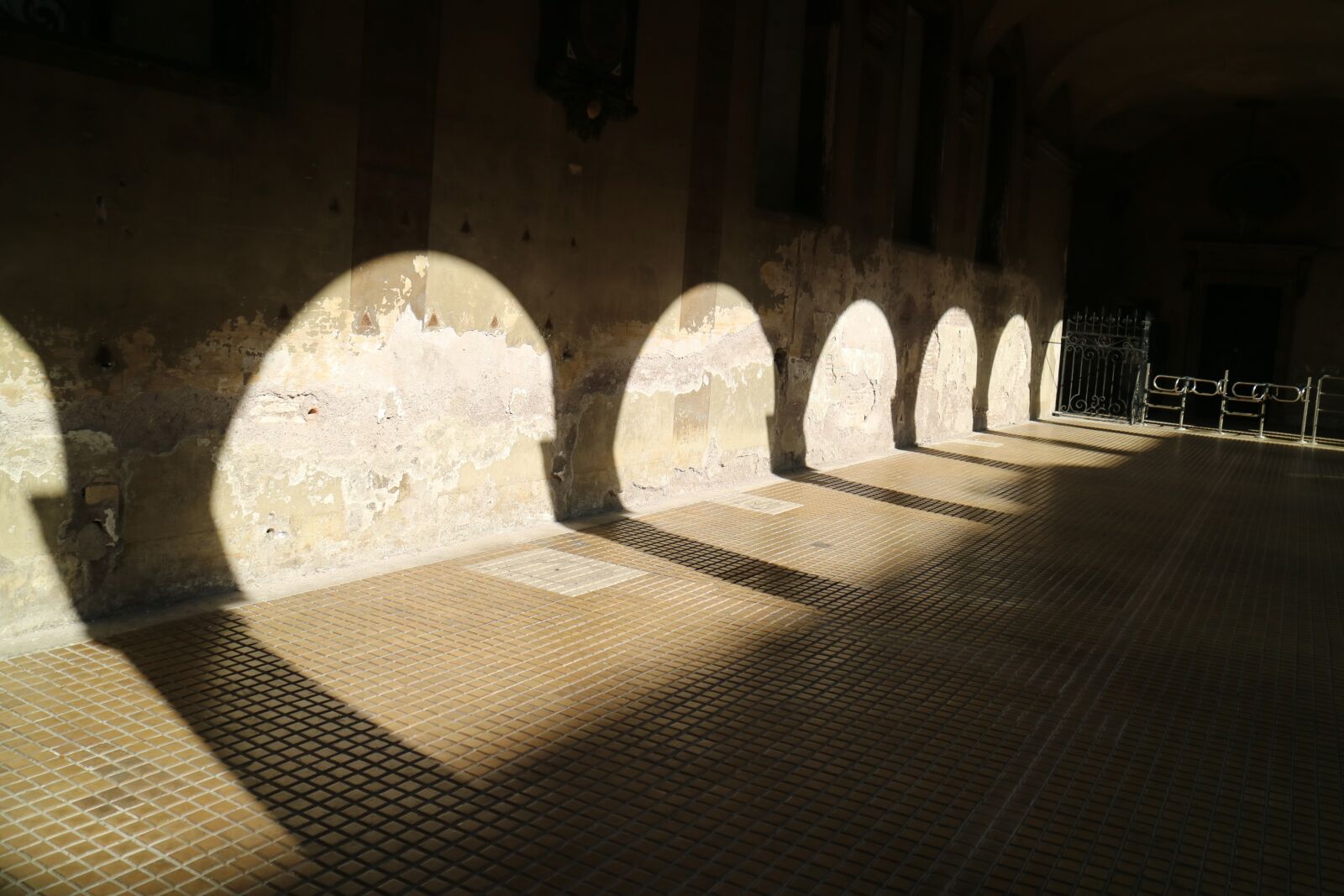 Canon EOS M3 sample photo. Shadows, arch, urban photography
