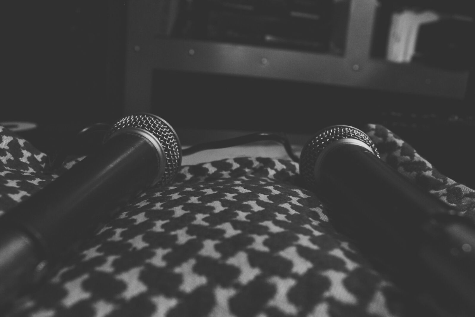 Canon EOS 1200D (EOS Rebel T5 / EOS Kiss X70 / EOS Hi) sample photo. Microphone, music, recording photography