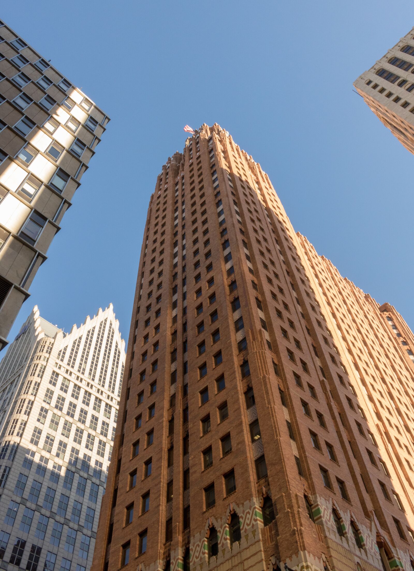 Canon EOS 750D (EOS Rebel T6i / EOS Kiss X8i) sample photo. Building, skyscraper, city photography