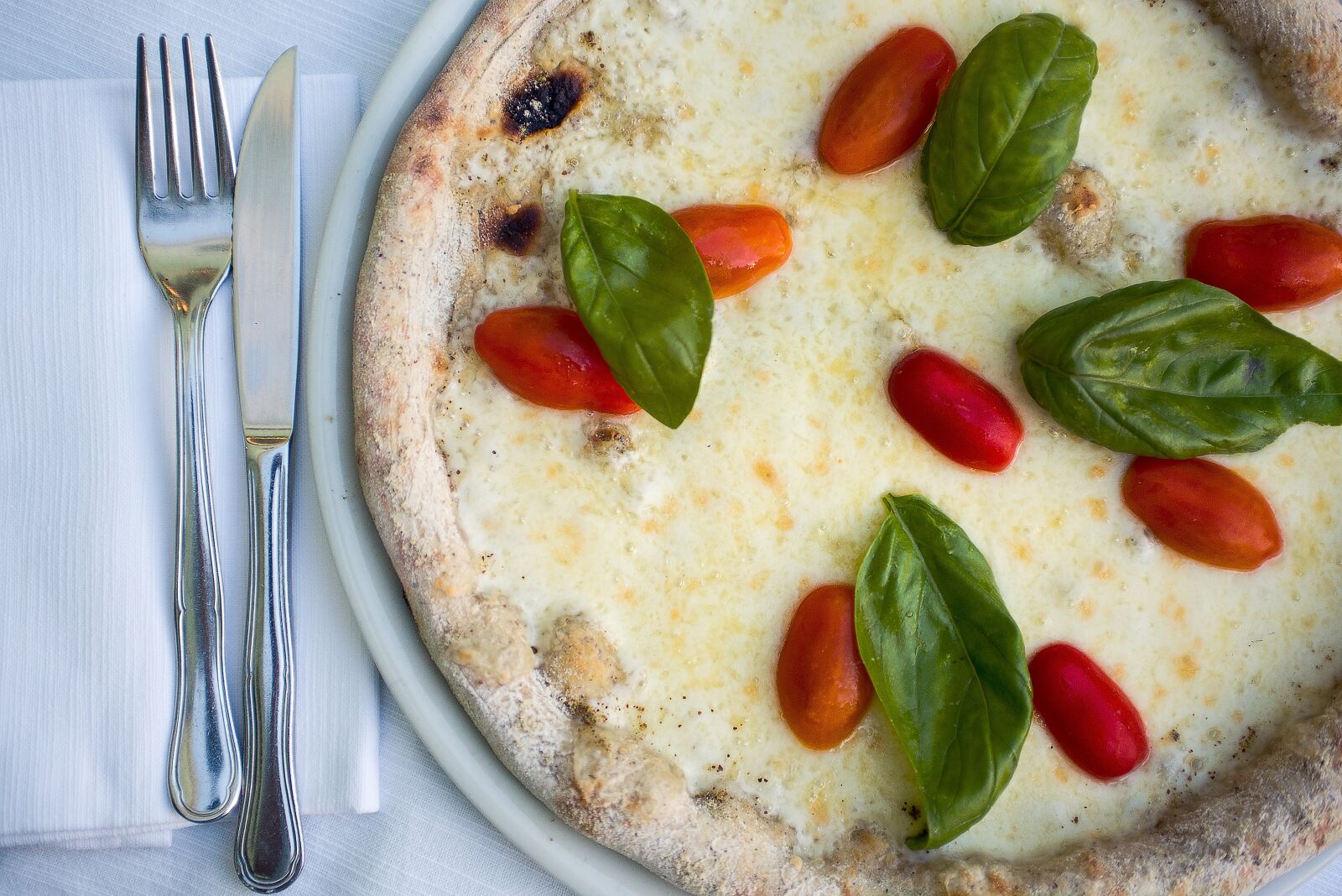Nikon D750 sample photo. White pizza, kitchen, basil photography