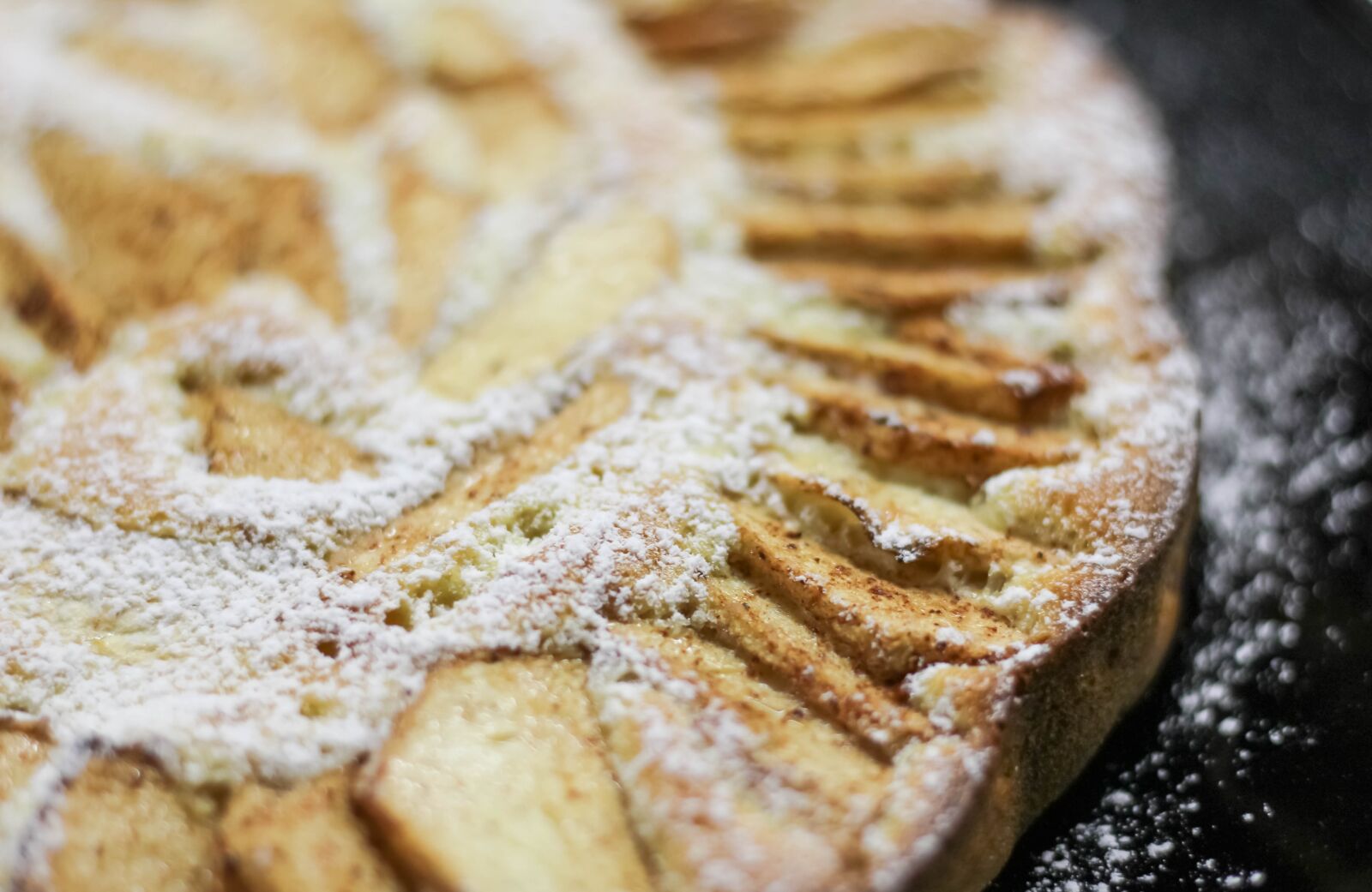 Canon EOS 1200D (EOS Rebel T5 / EOS Kiss X70 / EOS Hi) + Canon EF 50mm F1.8 STM sample photo. Pie, sweet, delicious photography