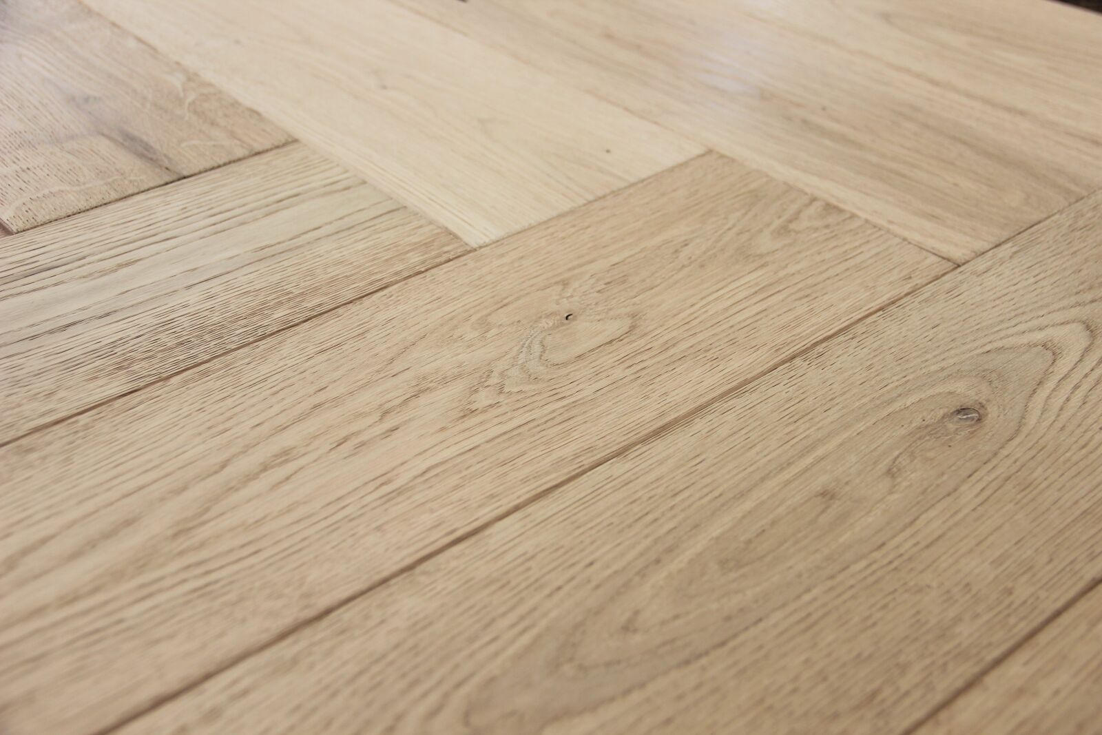 Canon EF-S 18-135mm F3.5-5.6 IS sample photo. Herringbone, floor, pattern photography