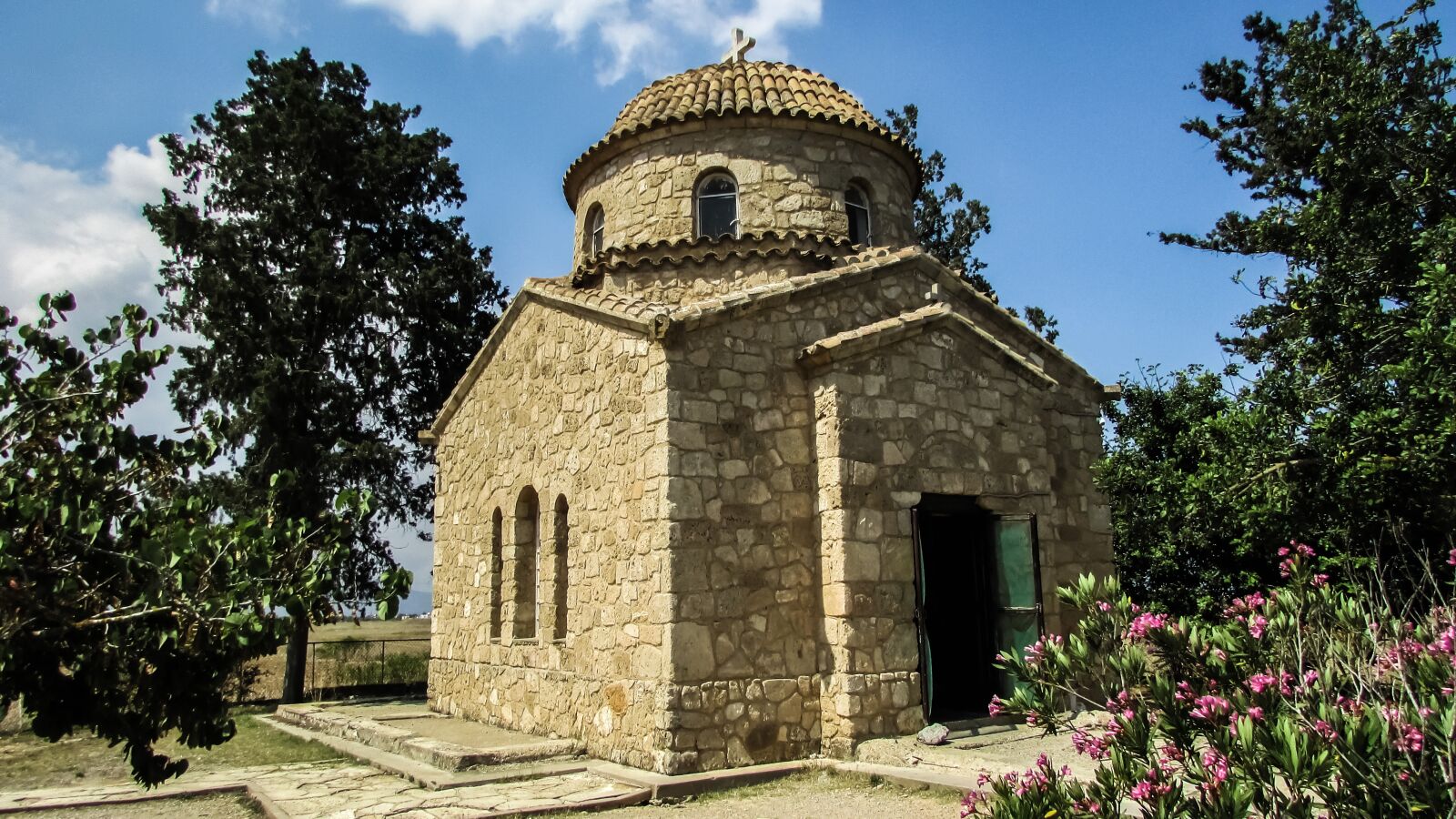 Canon PowerShot SX400 IS sample photo. Chapel, stone built, stone photography