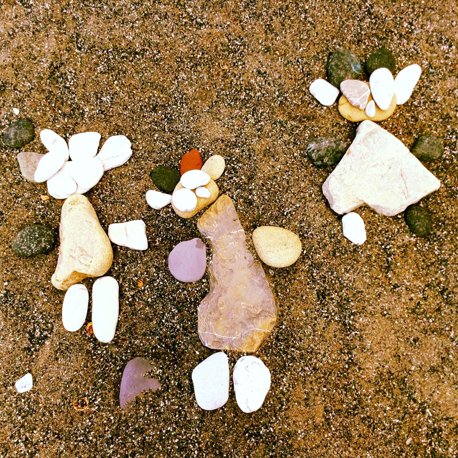 Apple iPod touch sample photo. Beach, stones, figures photography