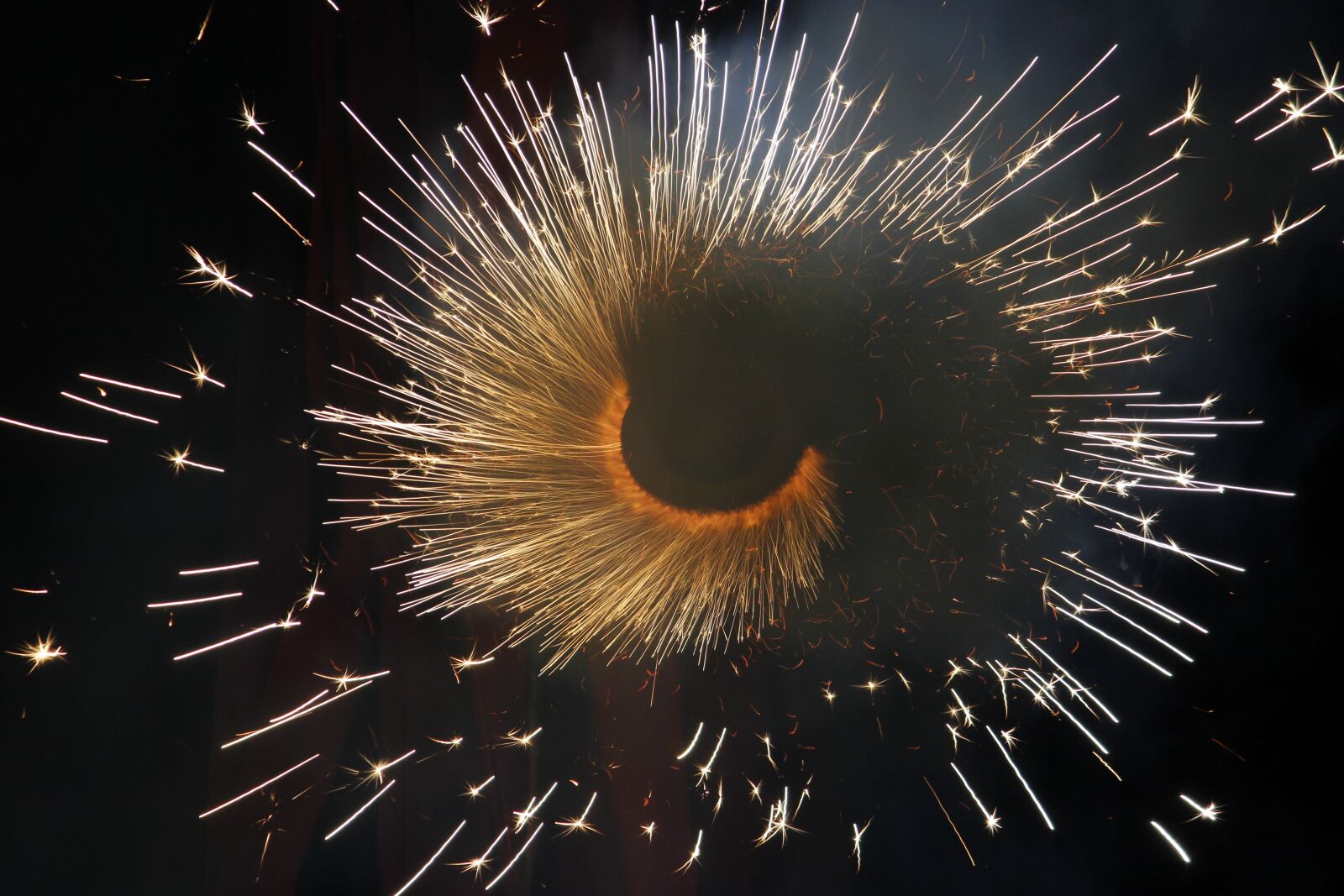 Canon EOS 600D (Rebel EOS T3i / EOS Kiss X5) sample photo. Firecracker, circle, sparks photography