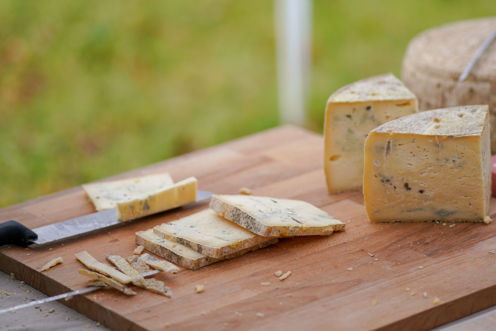 Sony a7R III sample photo. Wood, knife, cheese photography