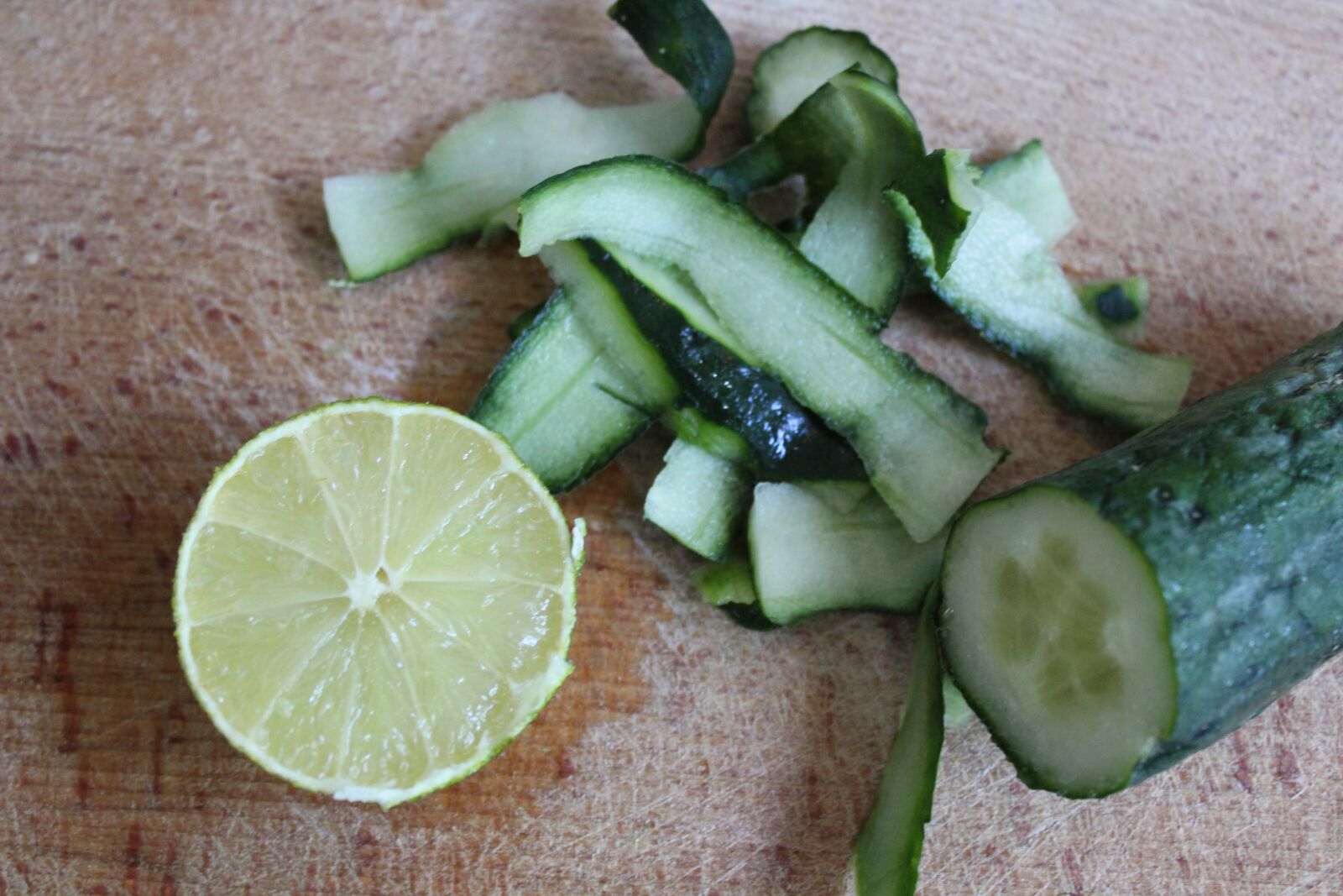 Canon EOS 1300D (EOS Rebel T6 / EOS Kiss X80) sample photo. Lime, cucumber, detox photography