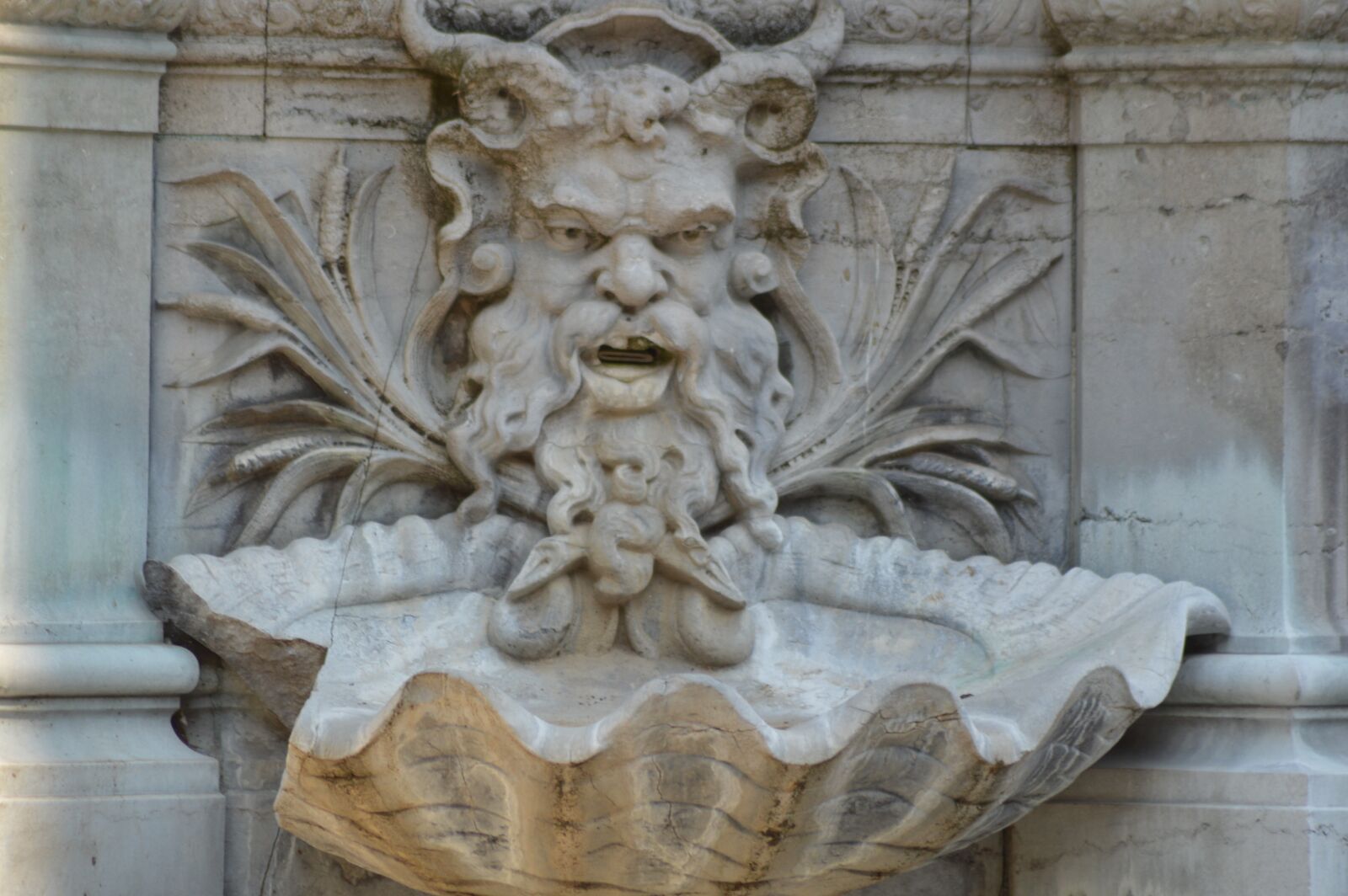 Nikon D3200 sample photo. Fountain, monster, scary photography