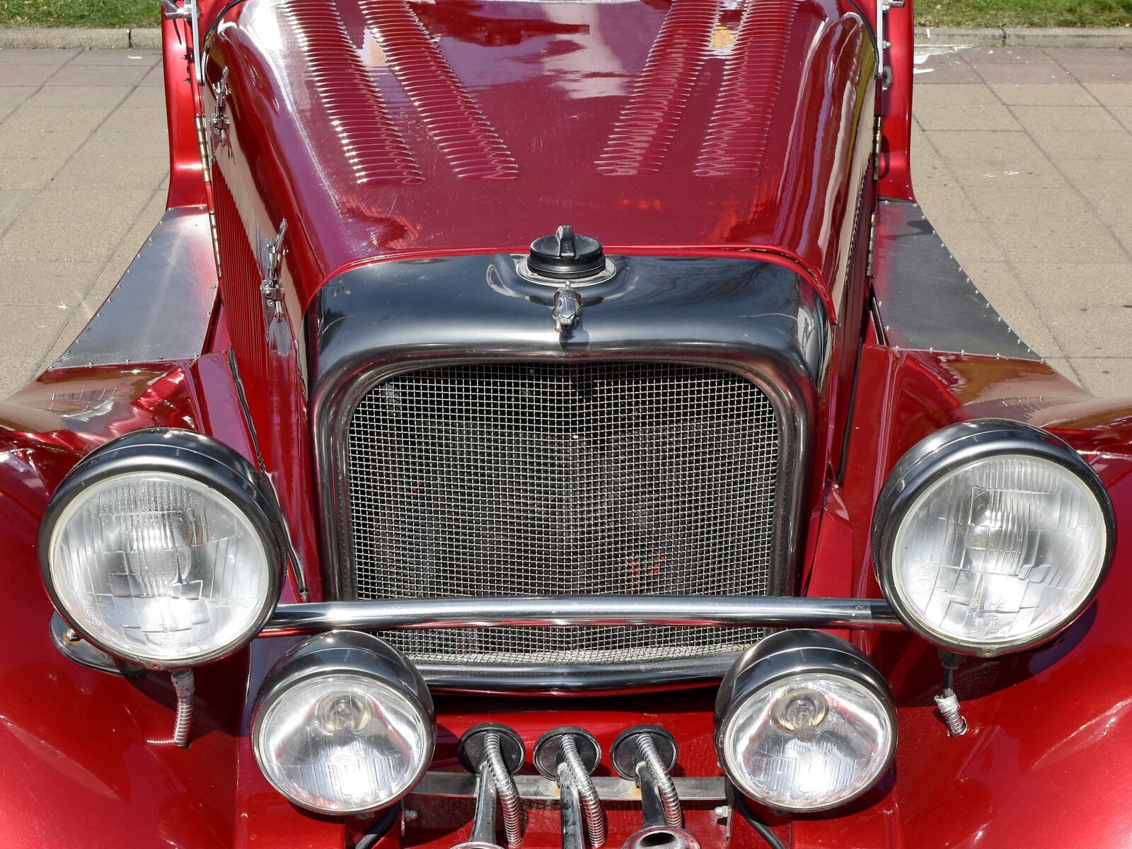 Nikon D5500 sample photo. Metallic, parking lot, red photography