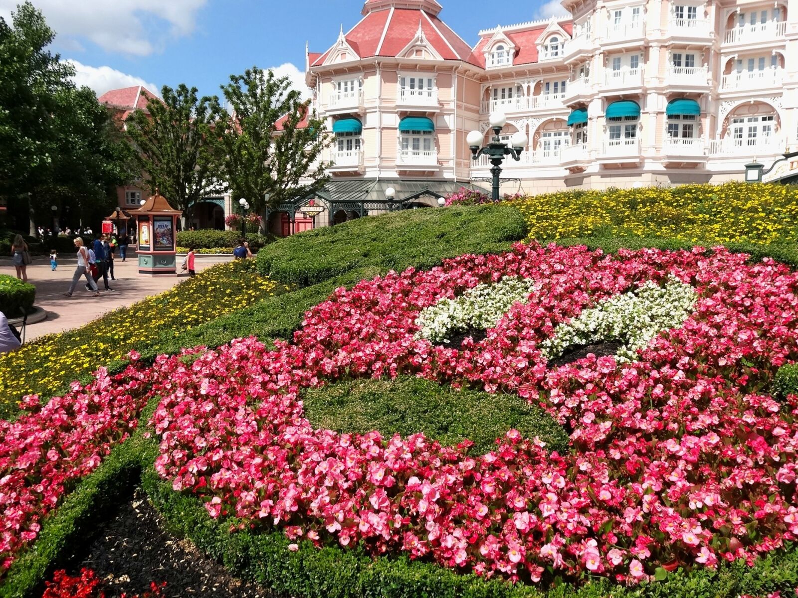 Sony Cyber-shot DSC-HX20V sample photo. Paris, france, disney photography