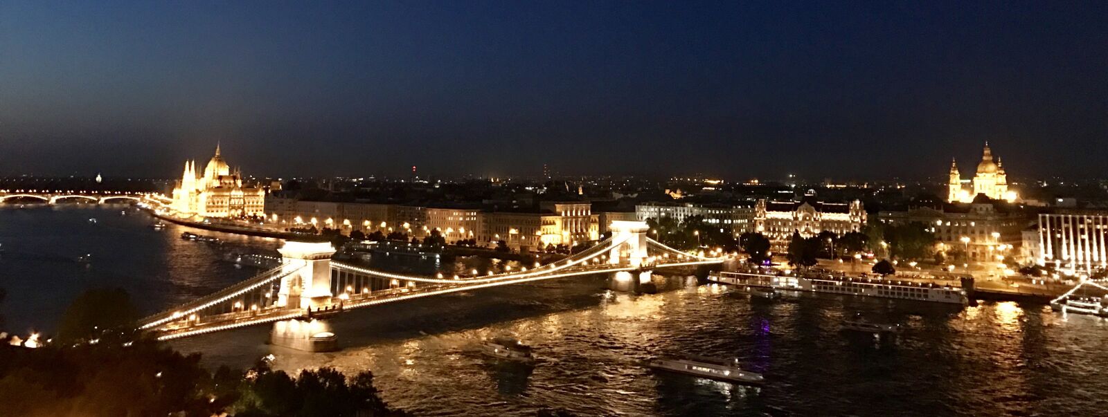 iPhone 7 back camera 3.99mm f/1.8 sample photo. River, budapest, hungary photography