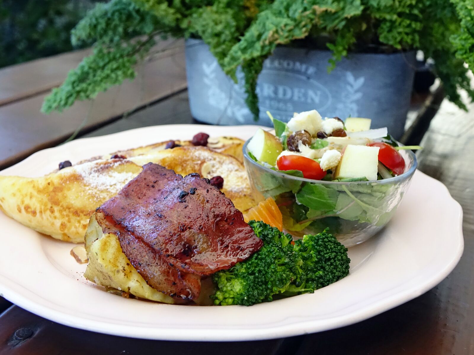 Sony Cyber-shot DSC-RX10 sample photo. Breakfast, french toast, bacon photography