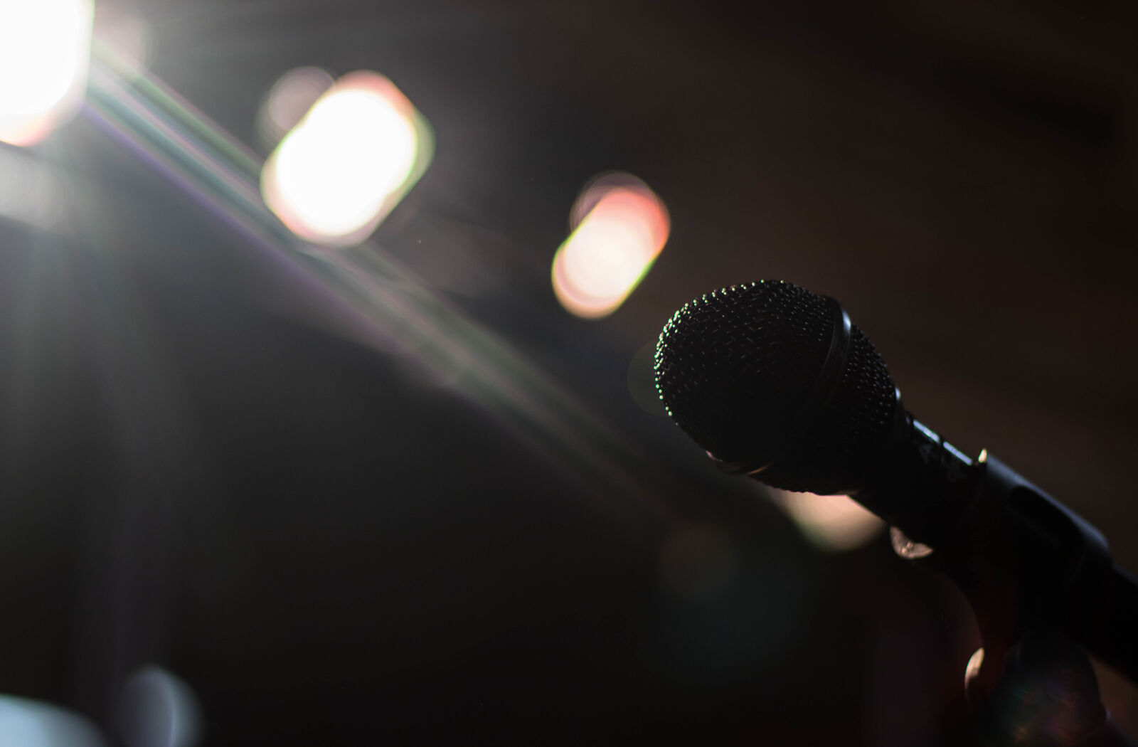 Canon EOS 80D + Canon EF 50mm F1.8 STM sample photo. Blur, light, lights, microphone photography