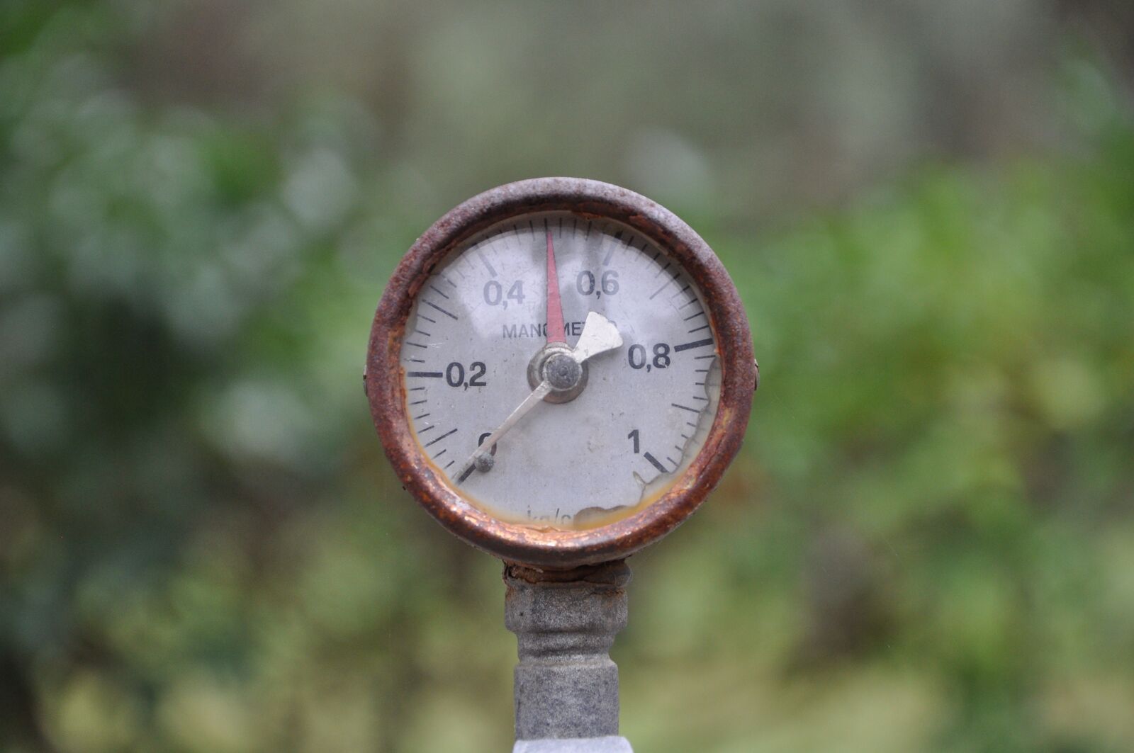 Nikon D90 sample photo. Gauge, ad, technology photography