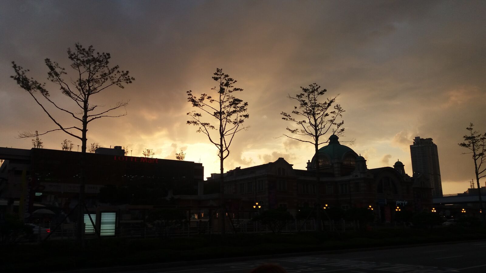 Samsung Galaxy J7 sample photo. Glow, clouds, light photography