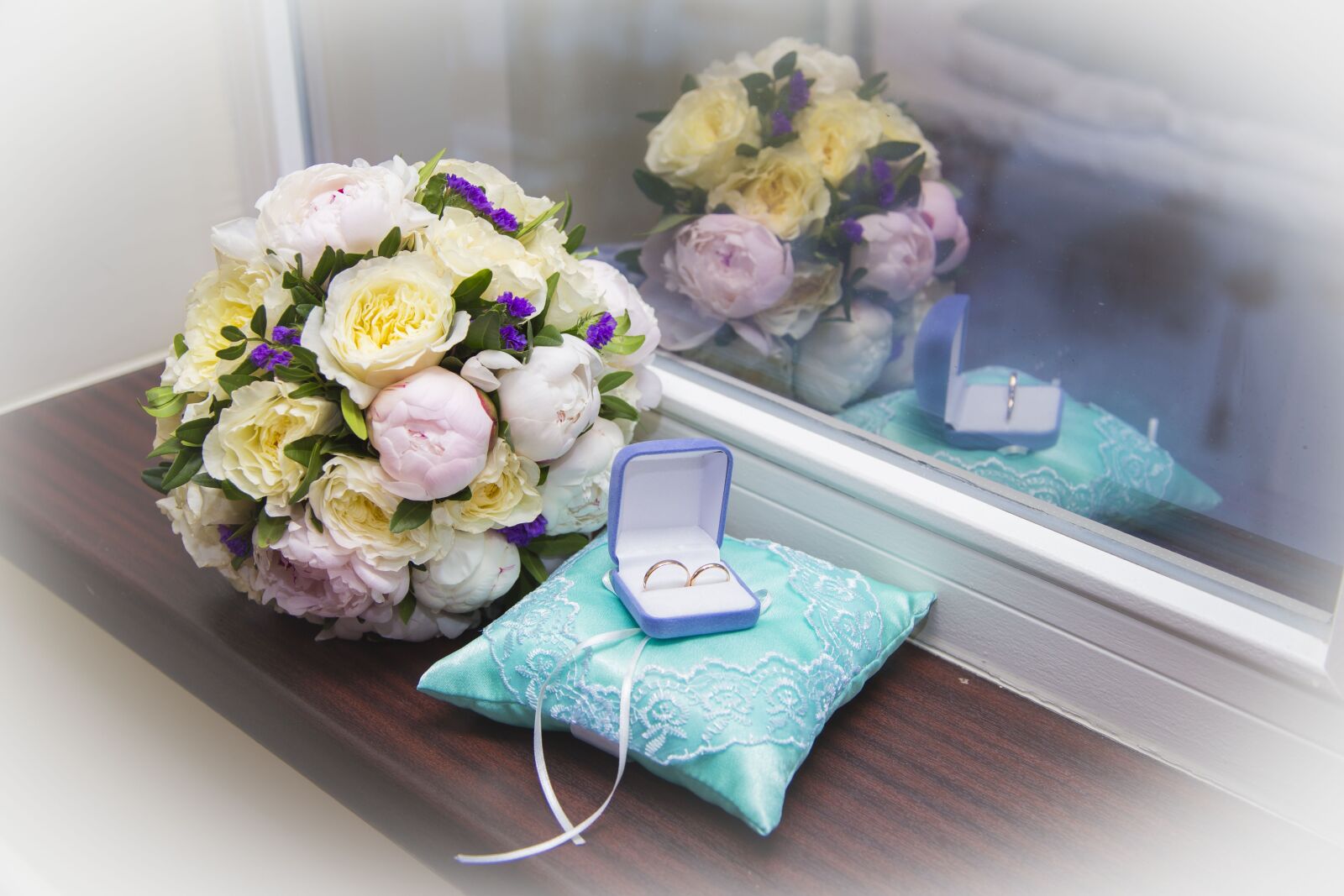 Canon EOS 6D + Canon EF 24-105mm F4L IS USM sample photo. Rings, bouquet, wedding photography