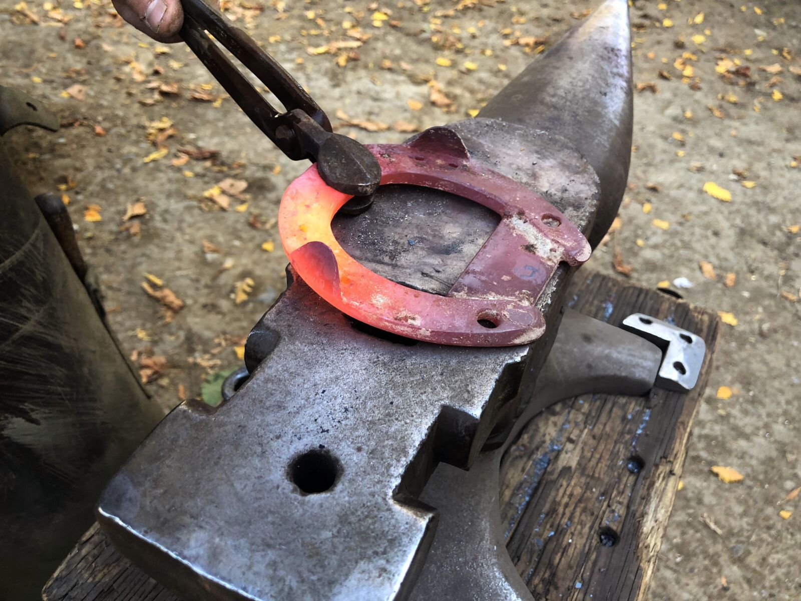 iPhone X back dual camera 4mm f/1.8 sample photo. Horseshoe, anvil, hammer photography